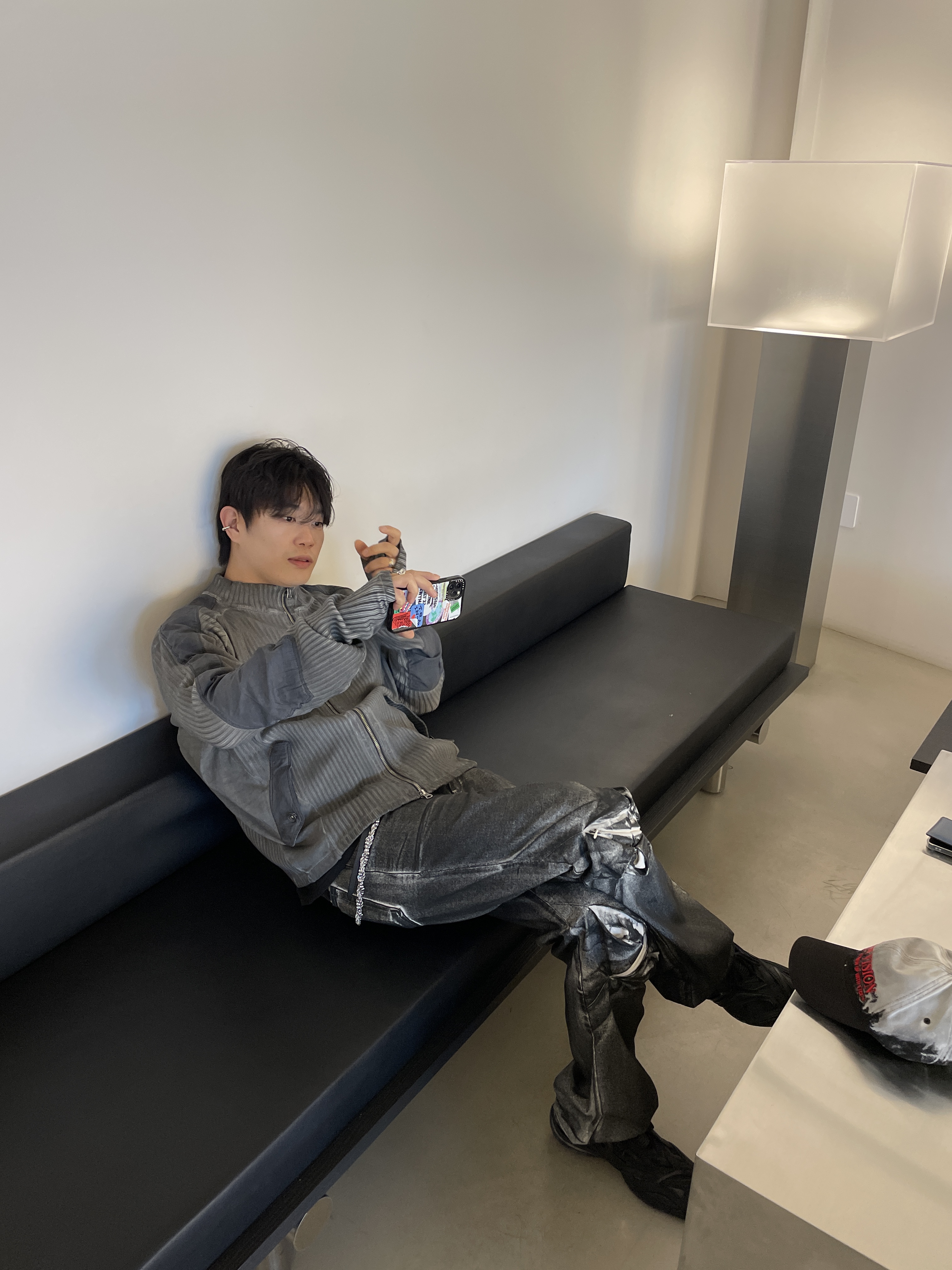 (W) Balenciaga Tyrex Sneakers Black 착용 스타일 - 3