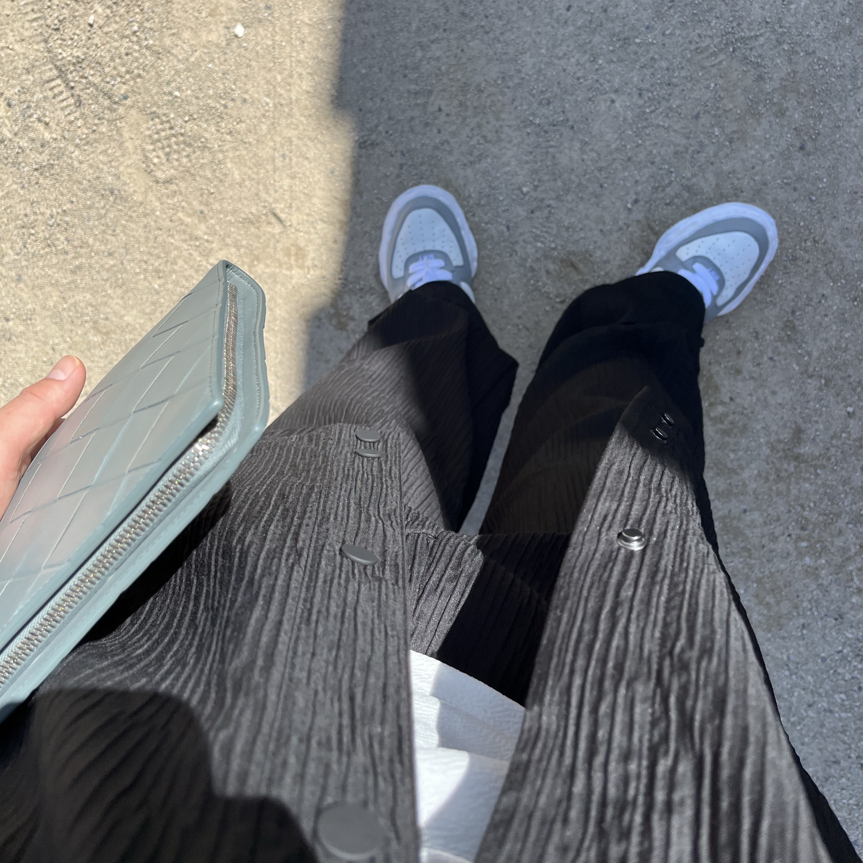 Maison Mihara Yasuhiro Wayne OG Sole Leather Low-top Sneakers Gray White, Bottega Veneta Medium Intrecciato Document Case Thunder 착용 스타일