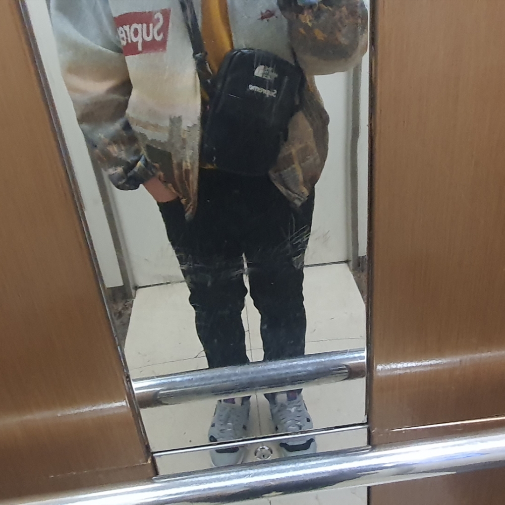 Supreme Aerial Tapestry Harrington Jacket - 20FW, Supreme x The North Face Leather Shoulder Bag Black - 18FW 착용 스타일