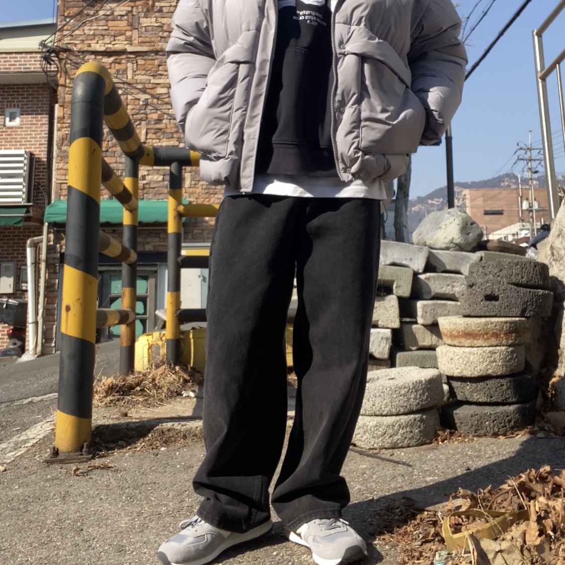New Balance 574 Classics Reimagined Gray 착용 스타일 - 5
