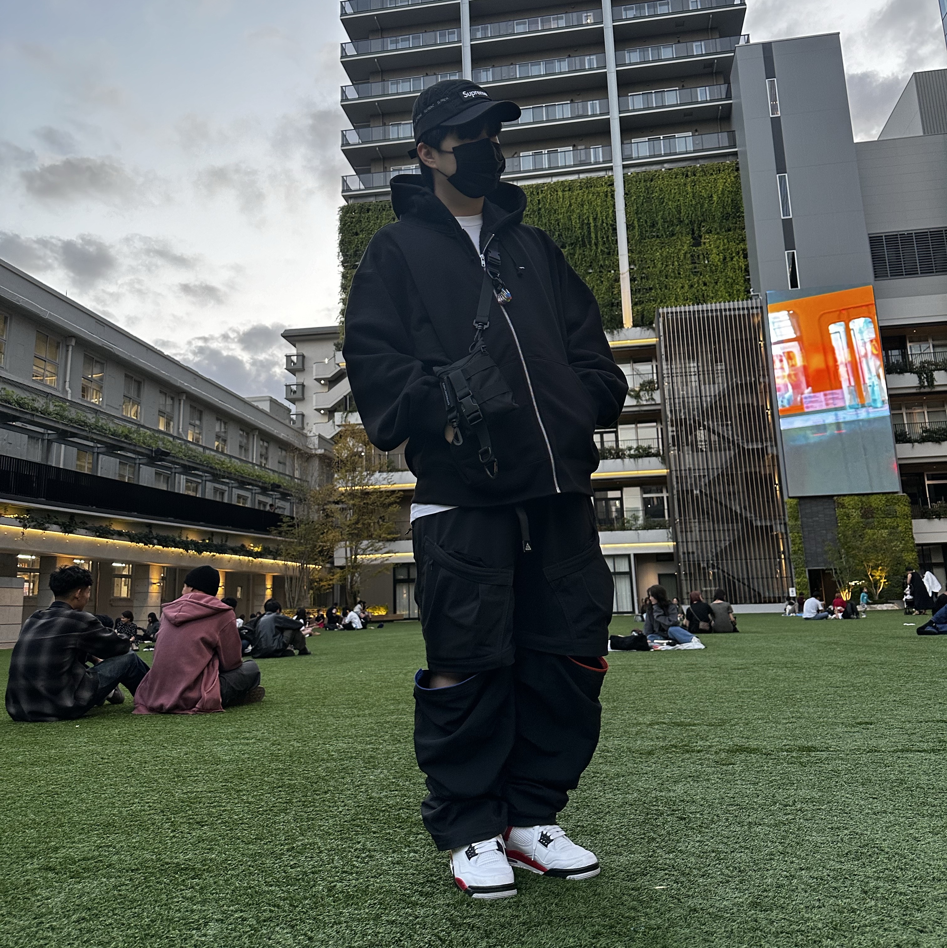 Supreme Mesh Pocket Camp Cap Black - 23FW, Supreme Small Box Zip Up Hooded Sweatshirt Black - 23FW 착용 스타일 - 1