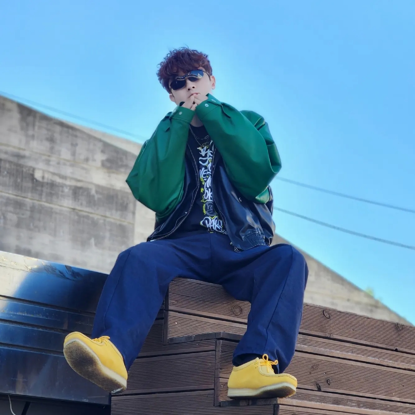 Stussy x Born X Raised Handstyles T-Shirt Black, Clarks Wallabee Suede Yellow 착용 스타일 - 4