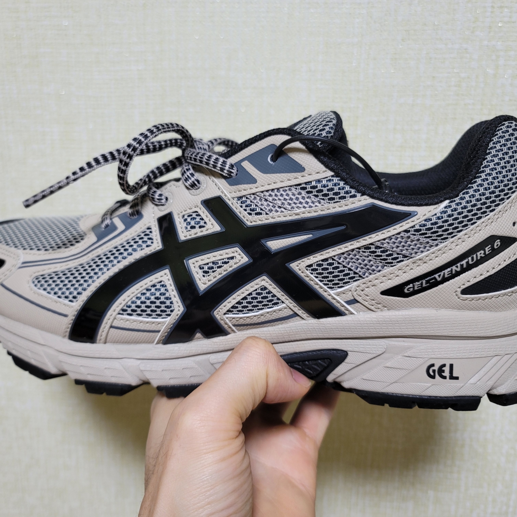 Asics Gel-Venture 6 Feather Grey Black 착용 스타일