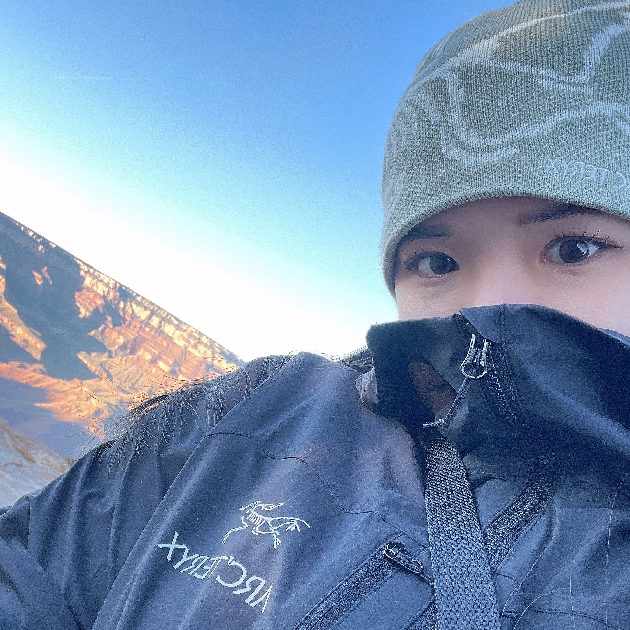 Arc'teryx Squamish Hoody Black, Arc'teryx Bird Head Toque Habitat 착용 스타일 - 3