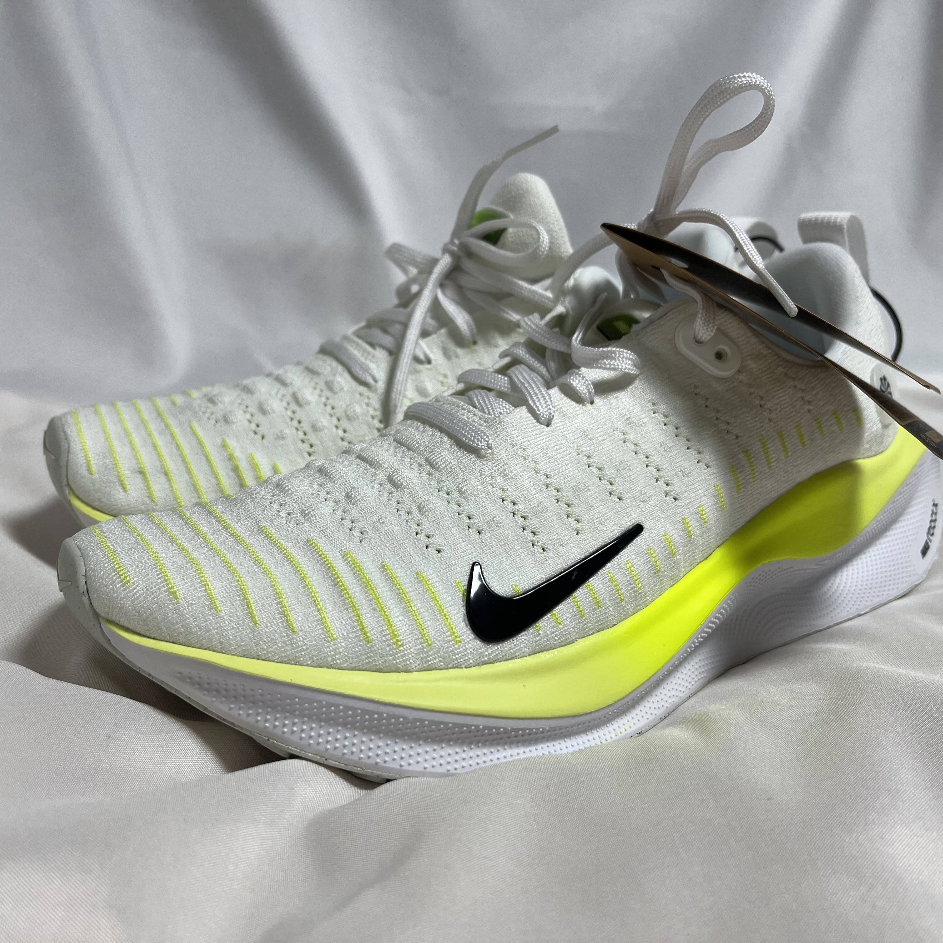 Nike ReactX Infinity Run 4 White Light Lemon Twist 착용 스타일 - 3