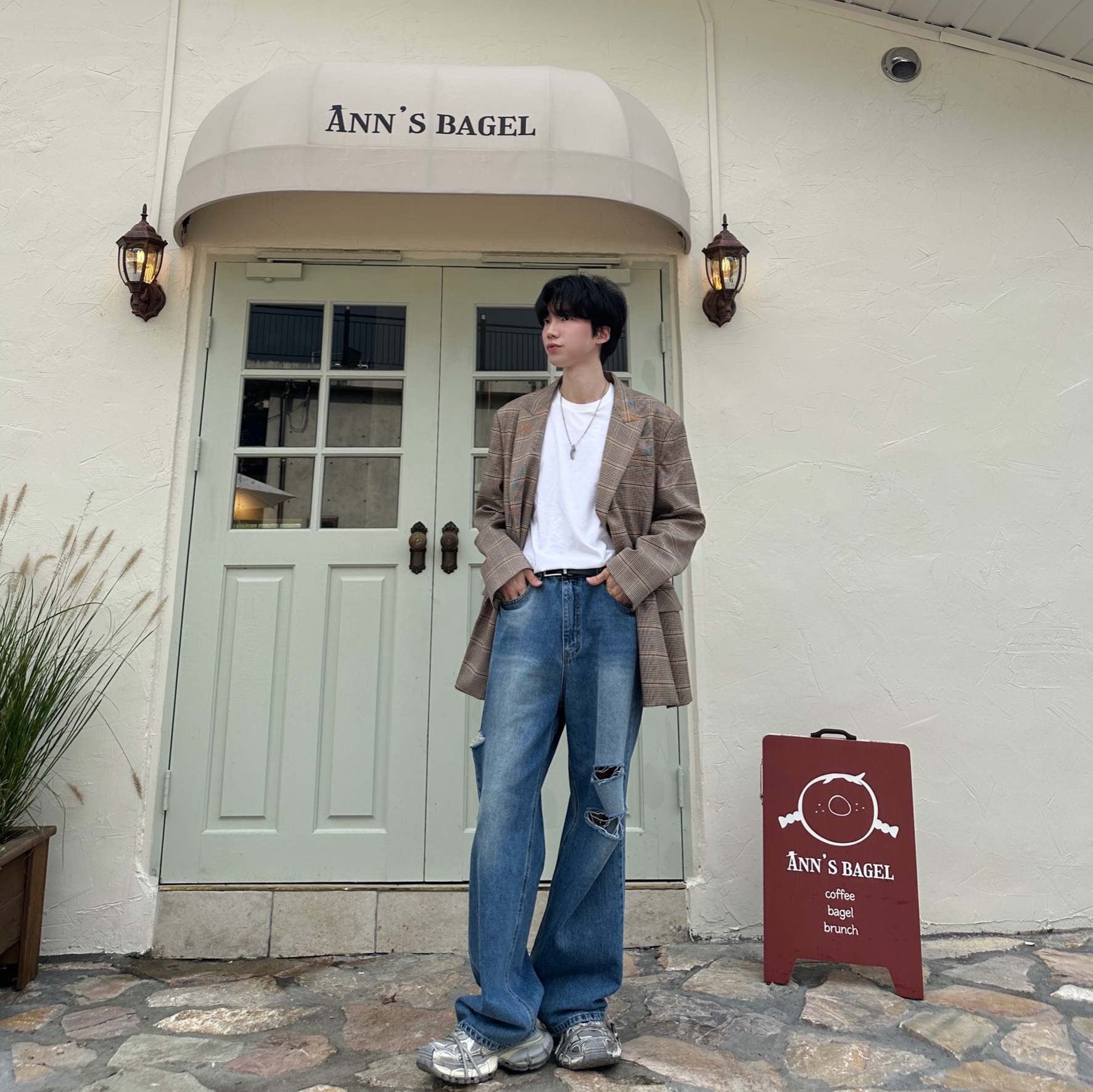 Balenciaga 3XL Sneakers Light Beige 착용 스타일