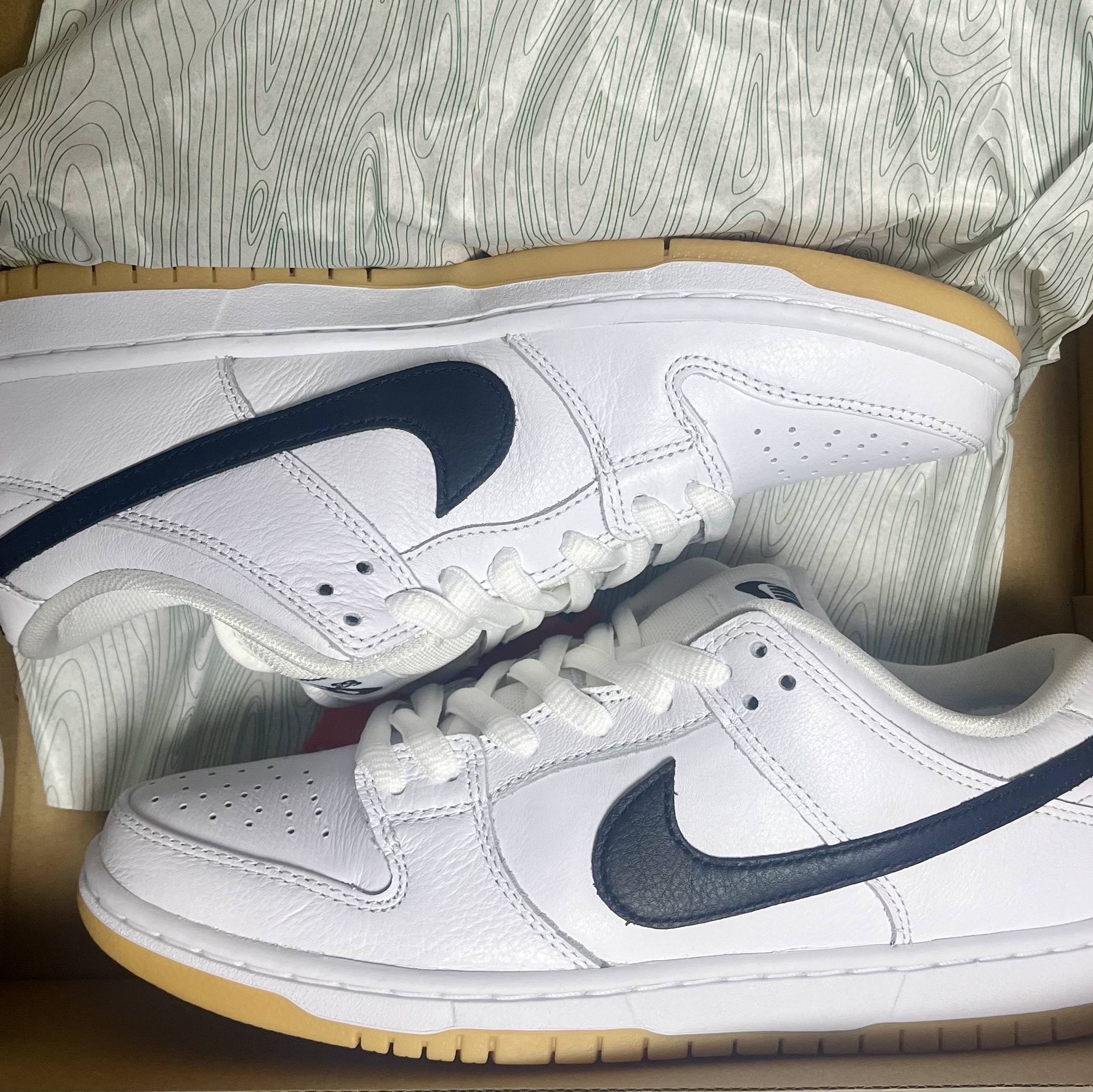 Nike SB Dunk Low Pro White and Gum Light Brown 착용 스타일