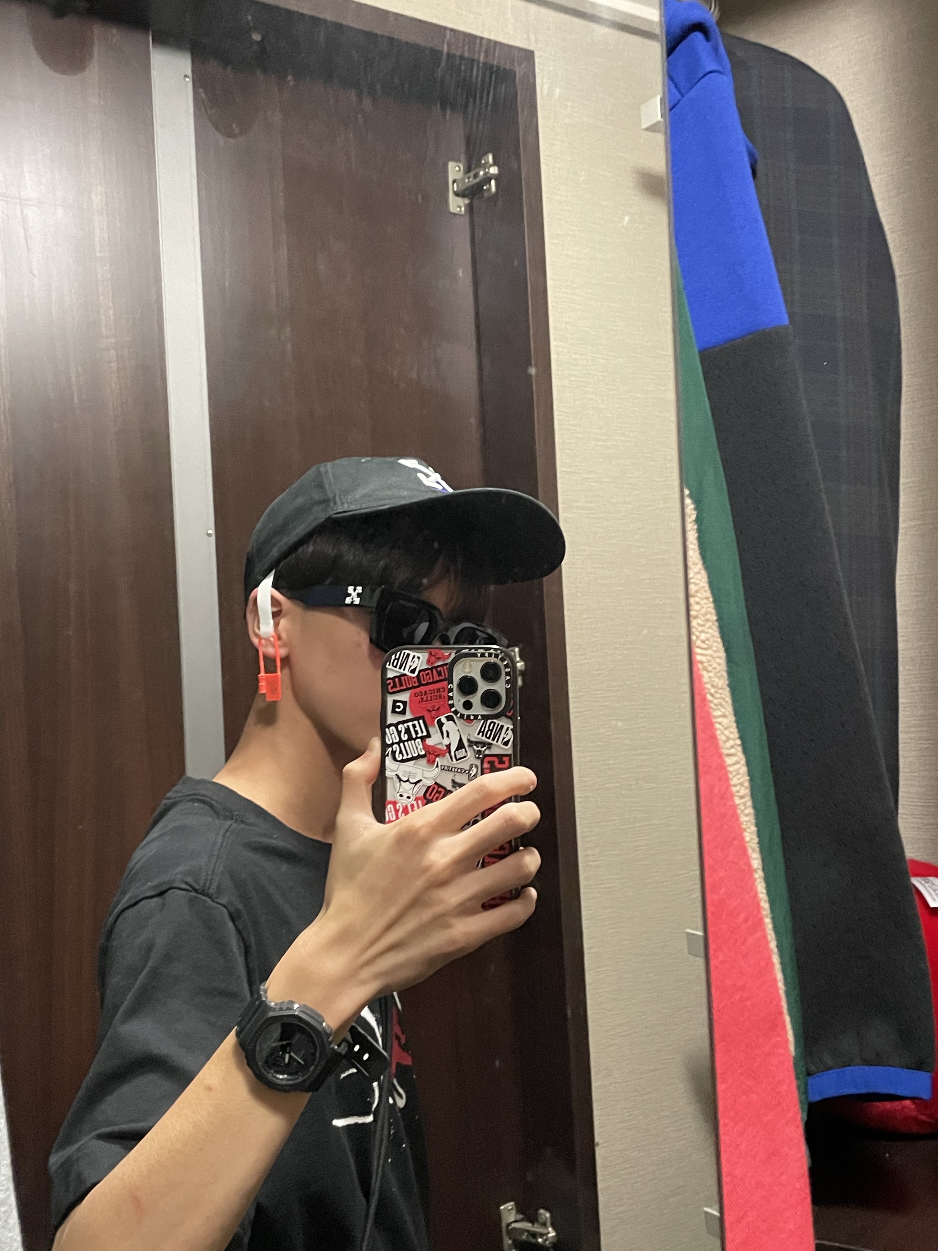 Off-White Arrow Baseball Cap Black White 착용 스타일 - 2
