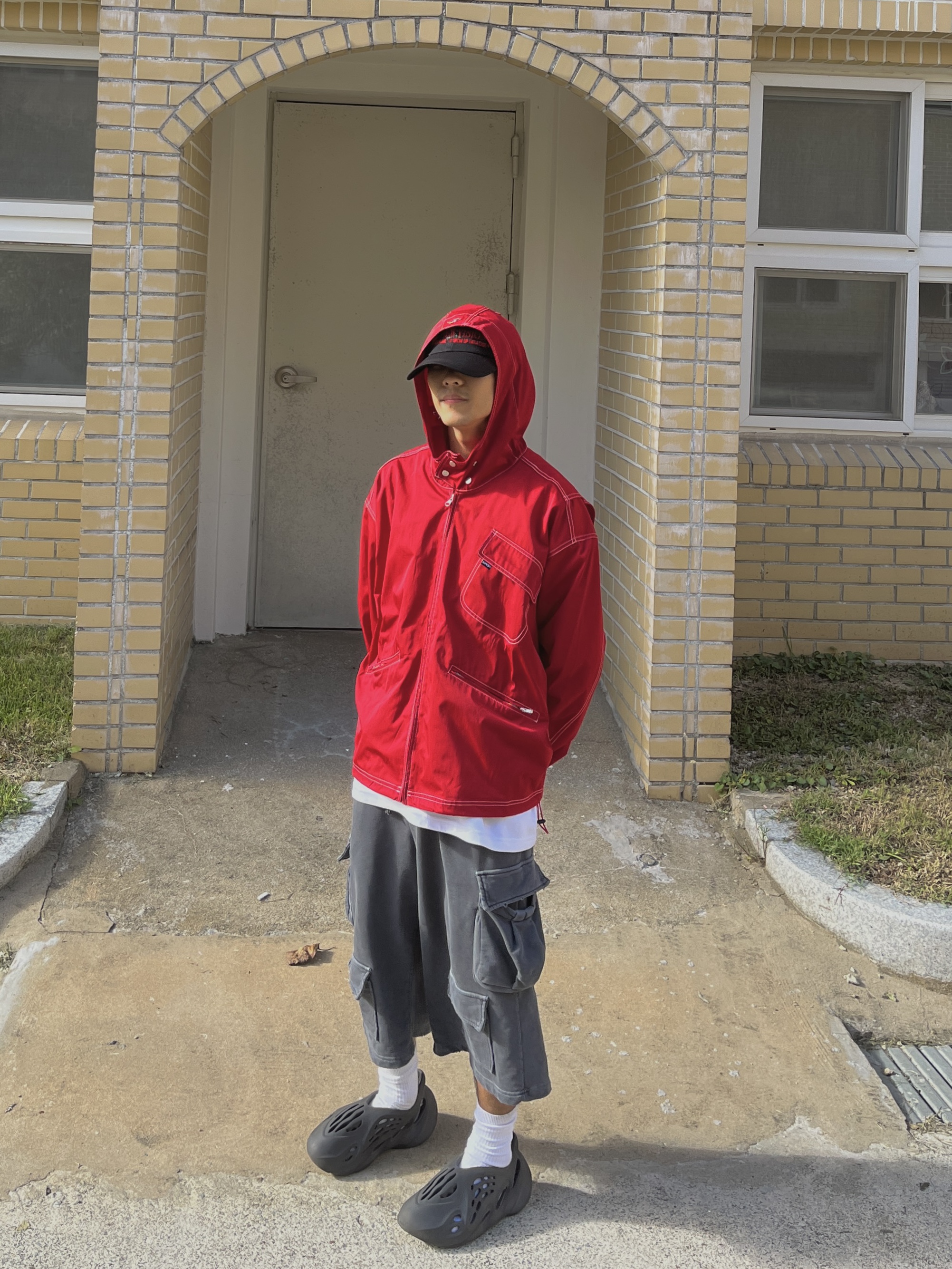 Adidas Yeezy Foam RNNR Onyx 착용 스타일 - 1