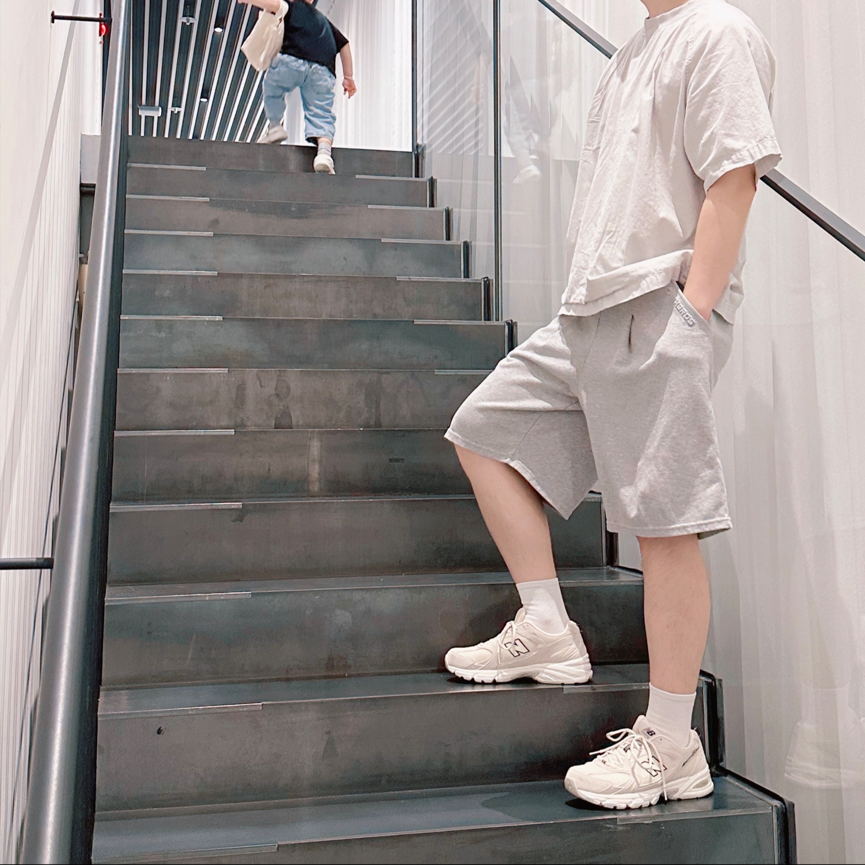 New Balance 530 Ivory 착용 스타일