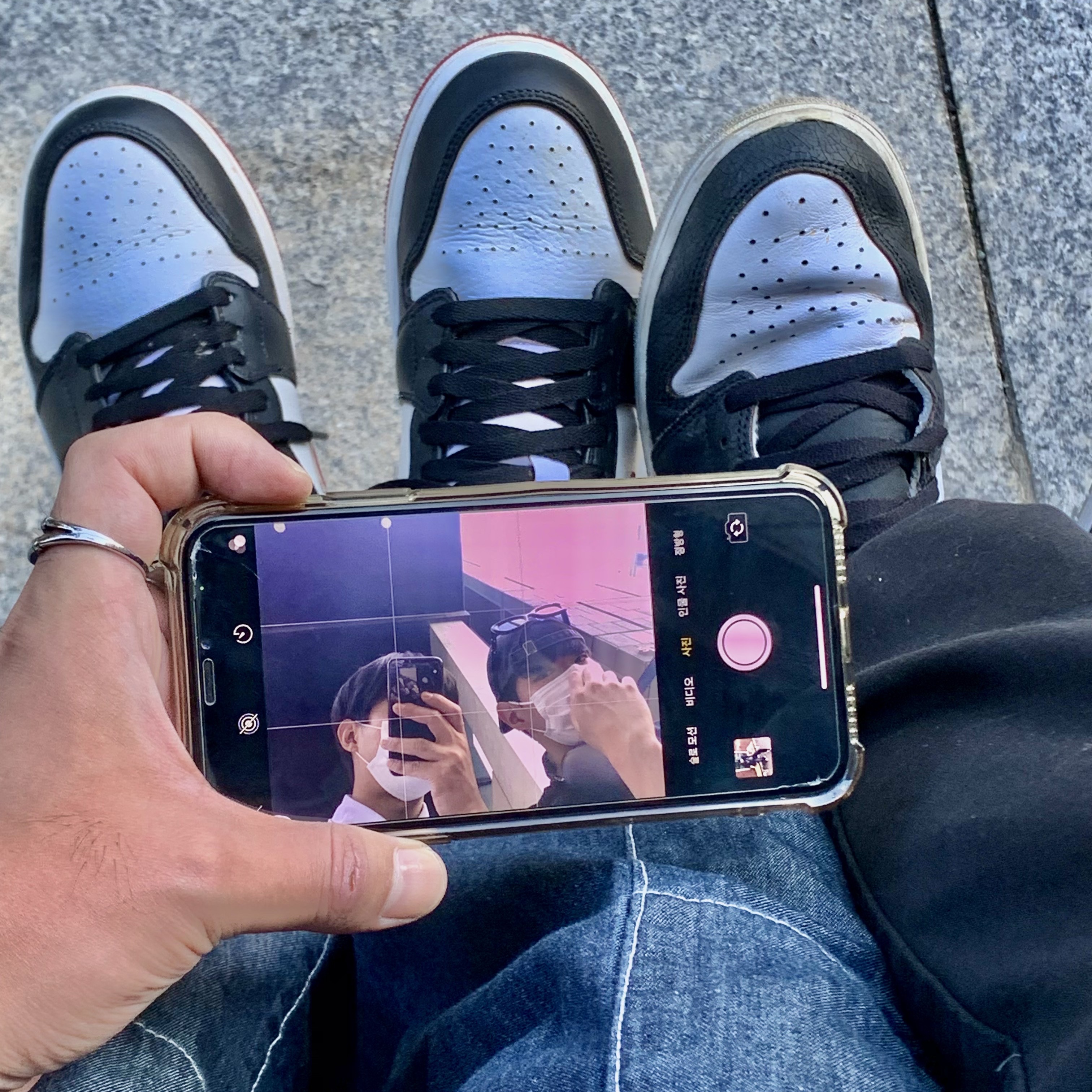 Gentle Monster x Maison Margiela MM004 Black Black, Jordan 1 Mid Gym Red Black White 착용 스타일 - 1