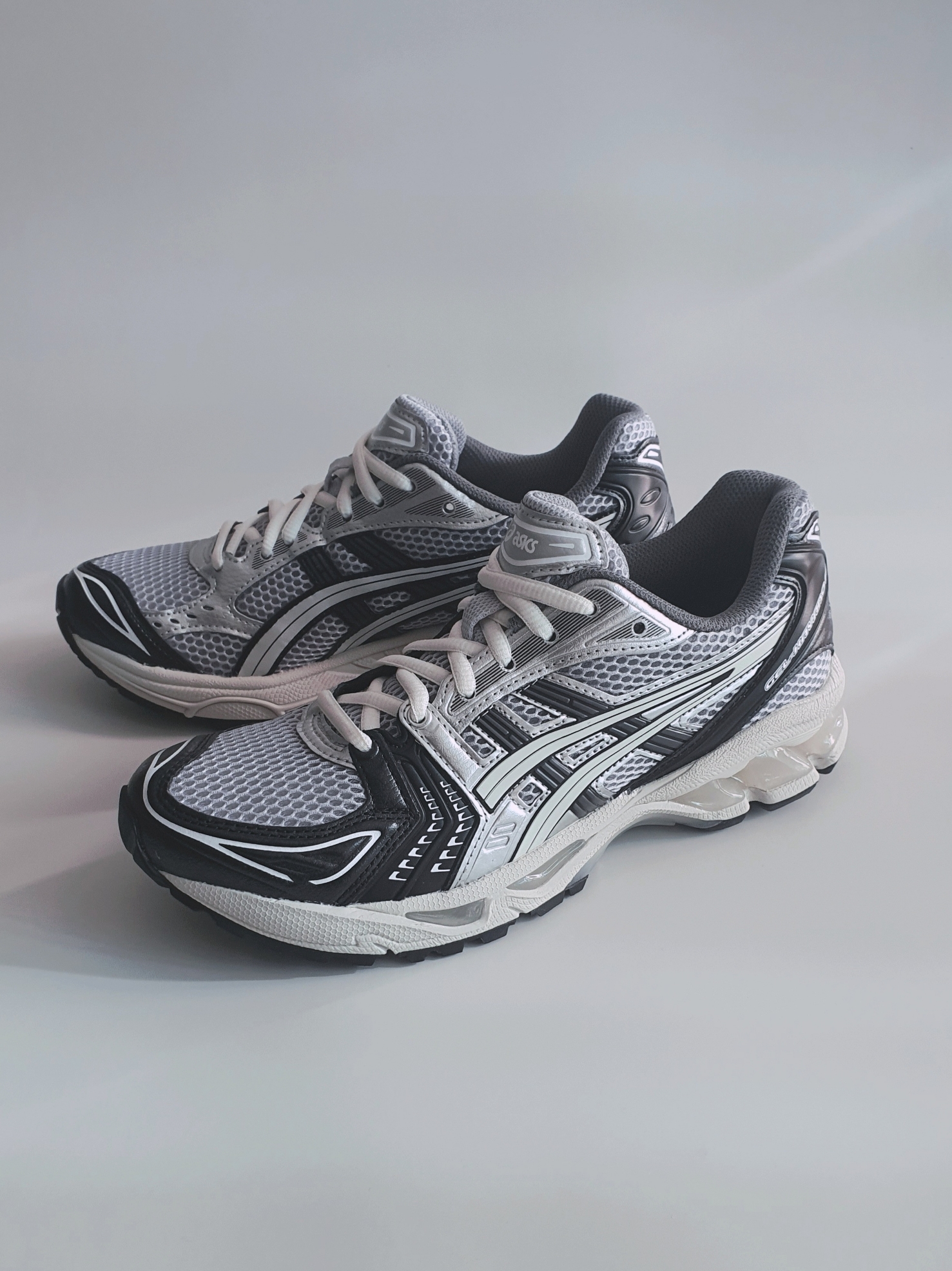Asics Gel-Kayano 14 Black Glacier Grey 착용 스타일