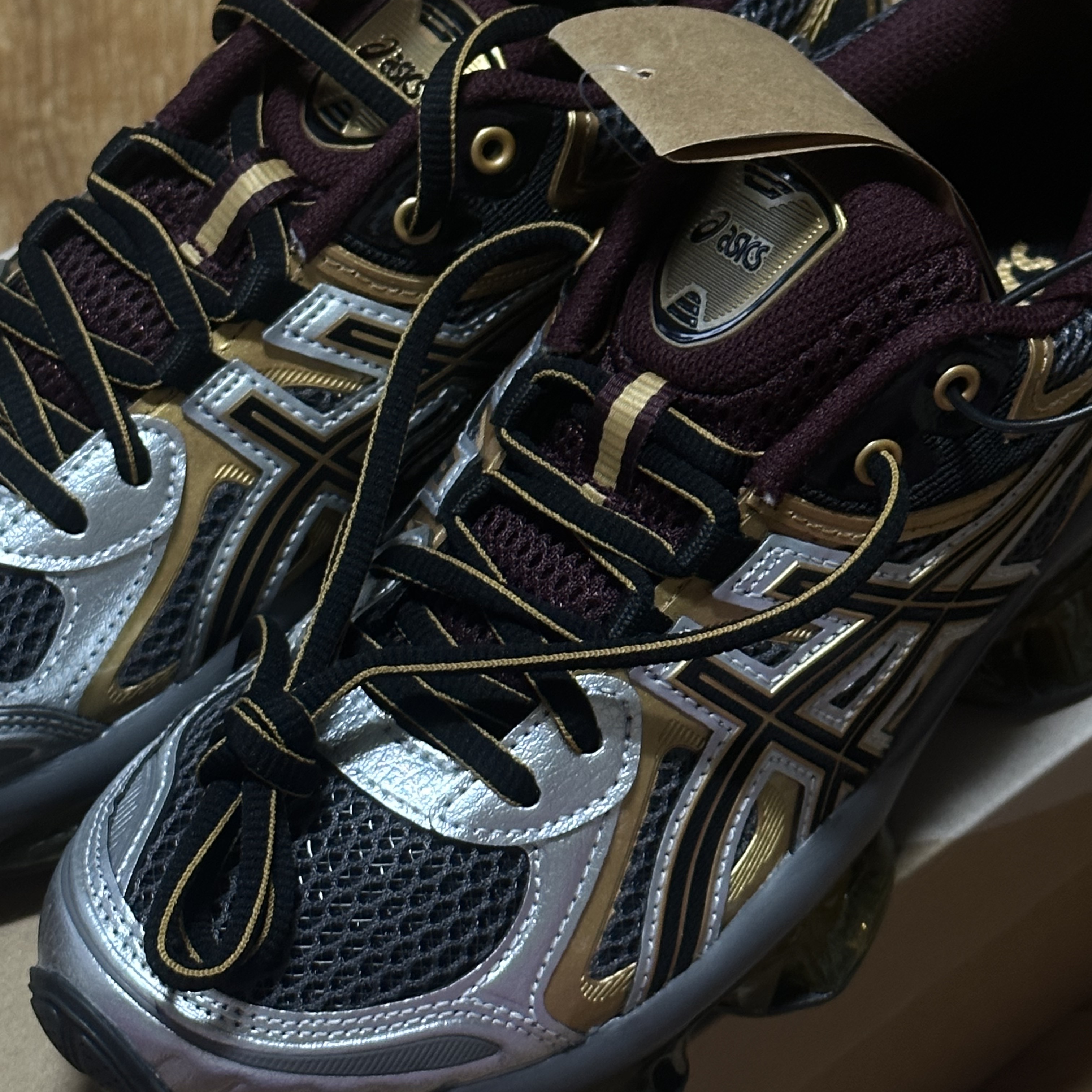 Asics Gel-Quantum Kinetic Carbon Pure Gold 착용 스타일
