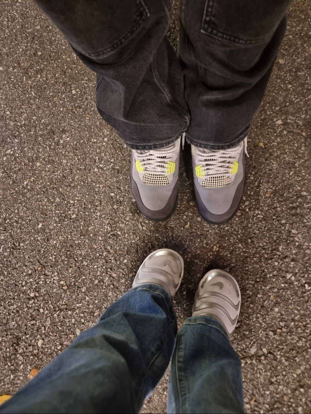Jordan 4 Retro SE Neon 95 착용 스타일