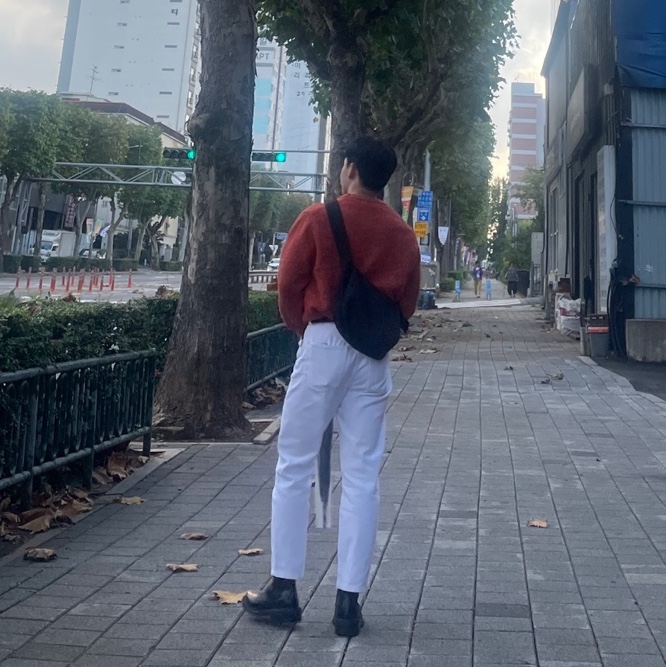 COS Nylon Crossbody Saddle Bag Black 착용 스타일 - 1