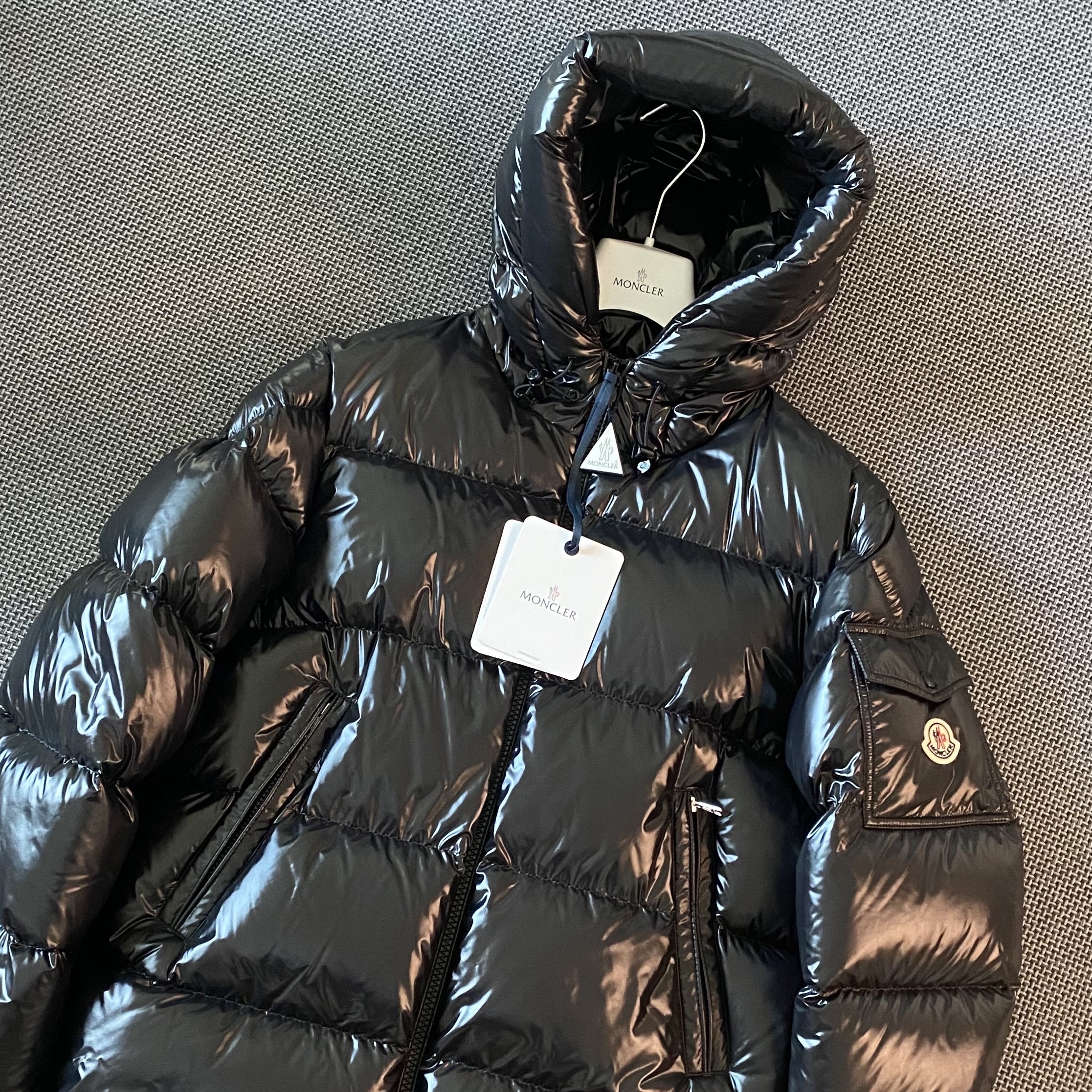 Moncler Ecrins Short Down Jacket Black - 23FW, Moncler Ecrins Short Down Jacket Black - 22FW 착용 스타일