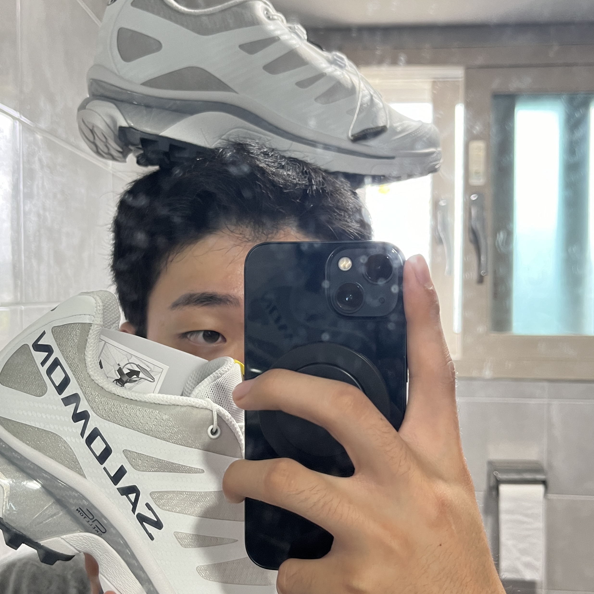 Salomon XT-4 White Lunar Rock 착용 스타일 - 2