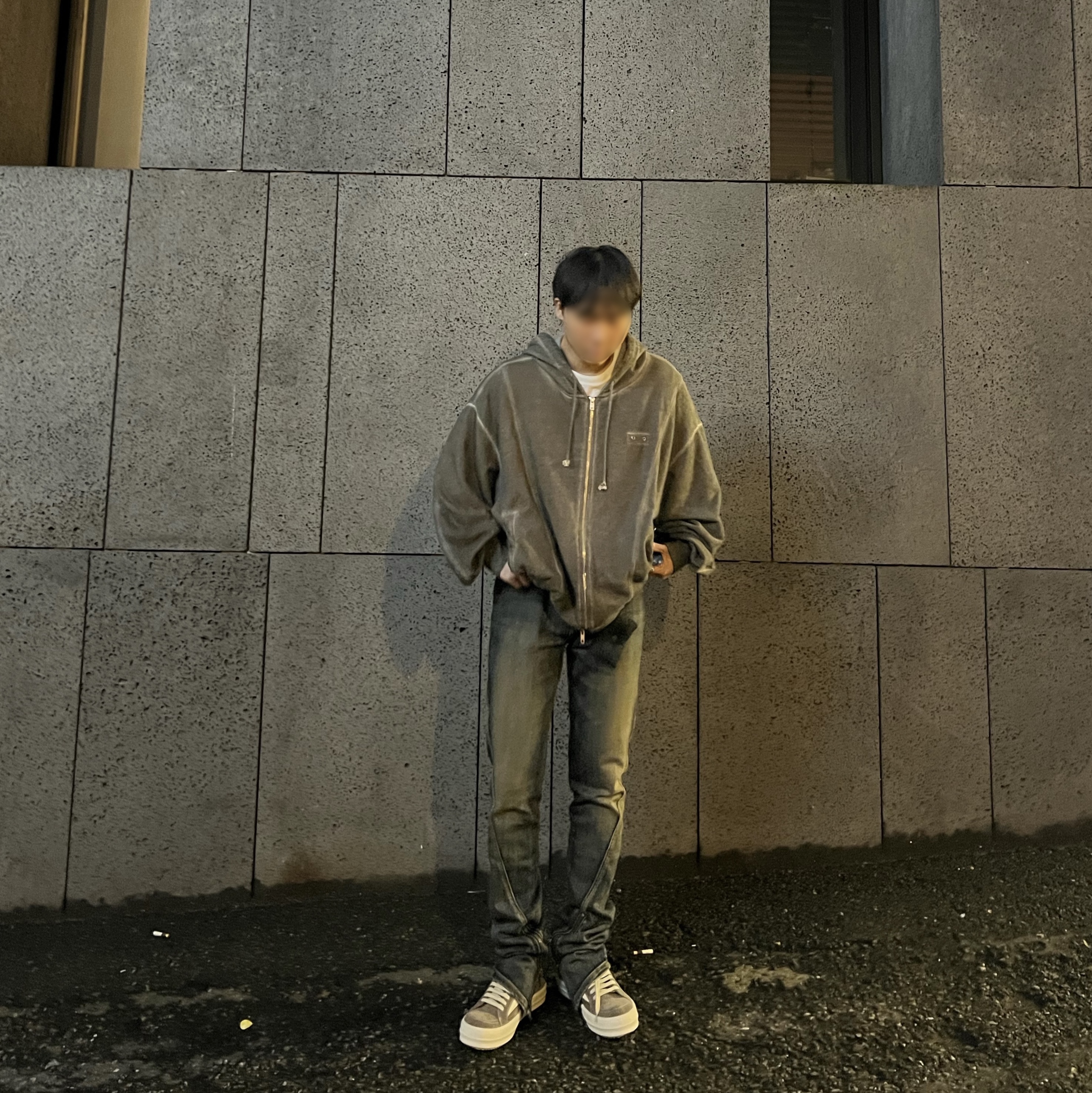 Rick Owens Suede Vintage Sneakers Dust, Stussy x Rick Owens 40 WT T-Shirt 착용 스타일 - 2