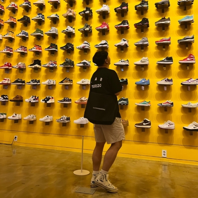 IAB Studio 10th Anniversary T-Shirt Black, Converse x Ader Error Chuck 70 High White 착용 스타일