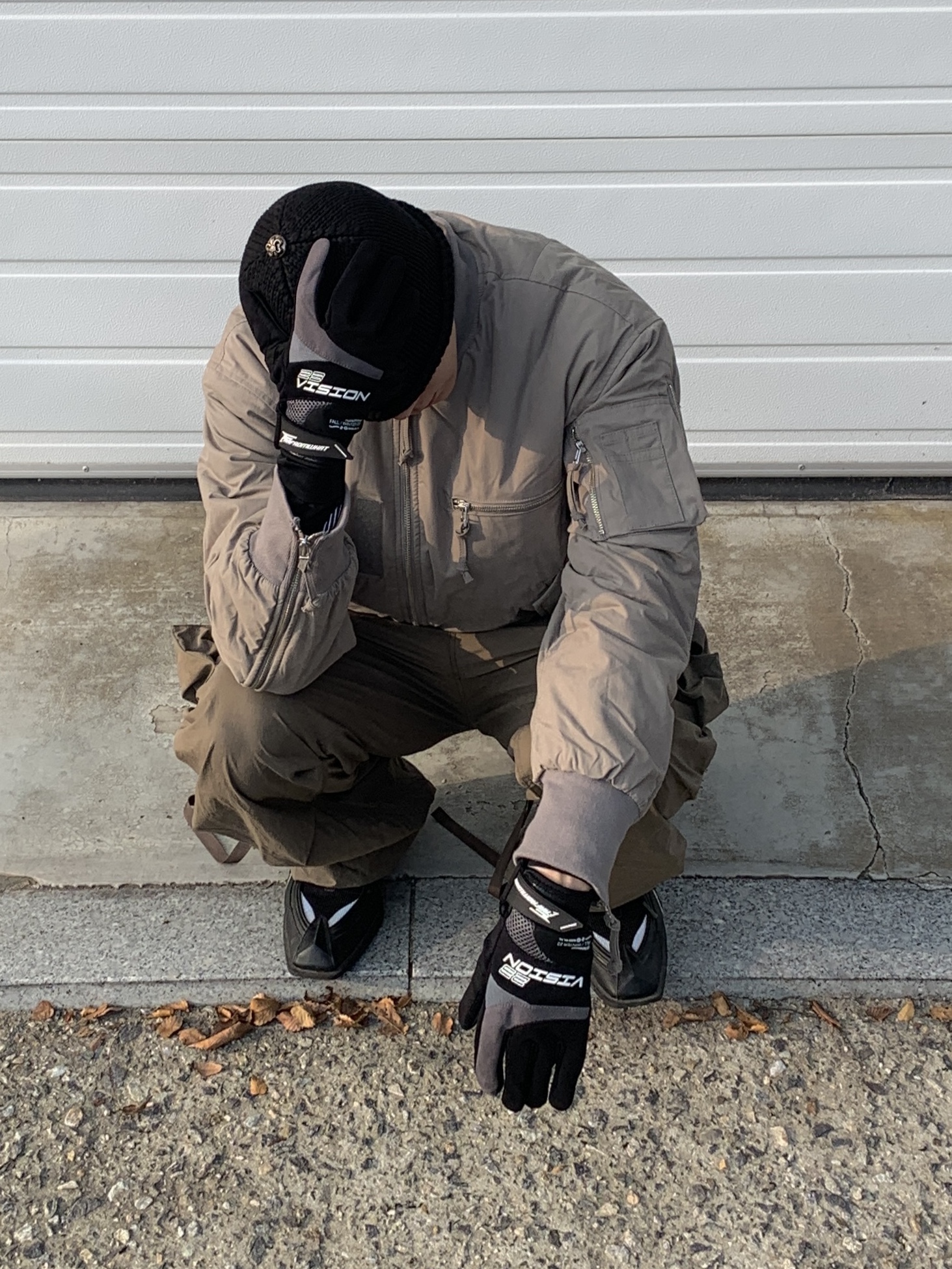 Grailz Multi Zipper Bomber Jacket Taupe, Nike x Martine Rose Shox MR4 Black 착용 스타일 - 5