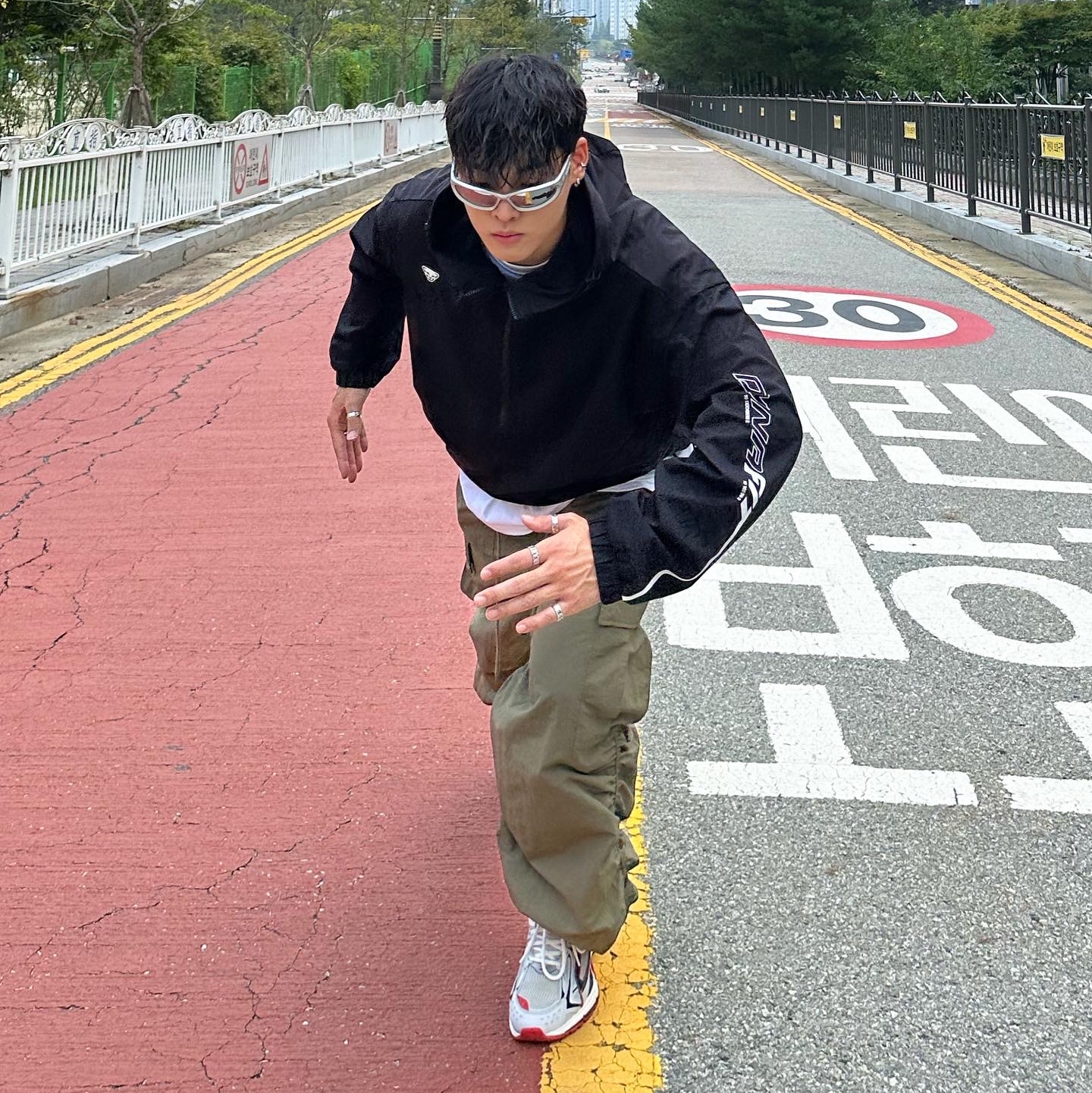 Balenciaga X-Pander Sneakers Red Silver 착용 스타일 - 5