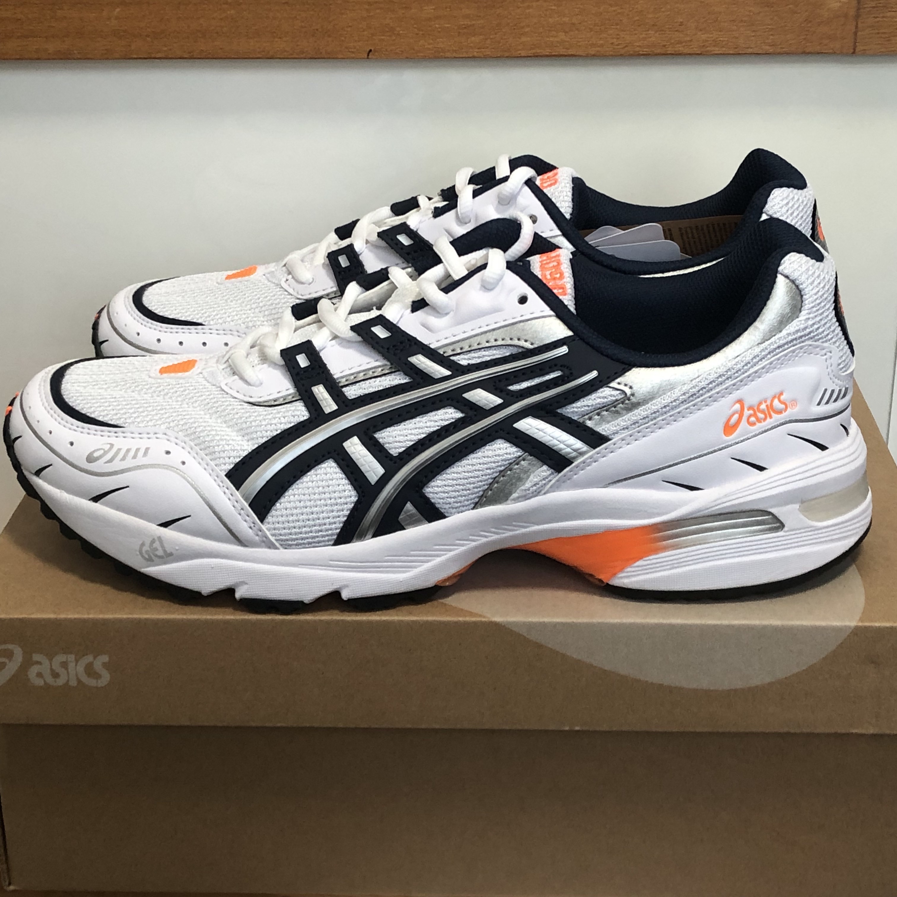 Asics Gel-1090 White Midnight 착용 스타일