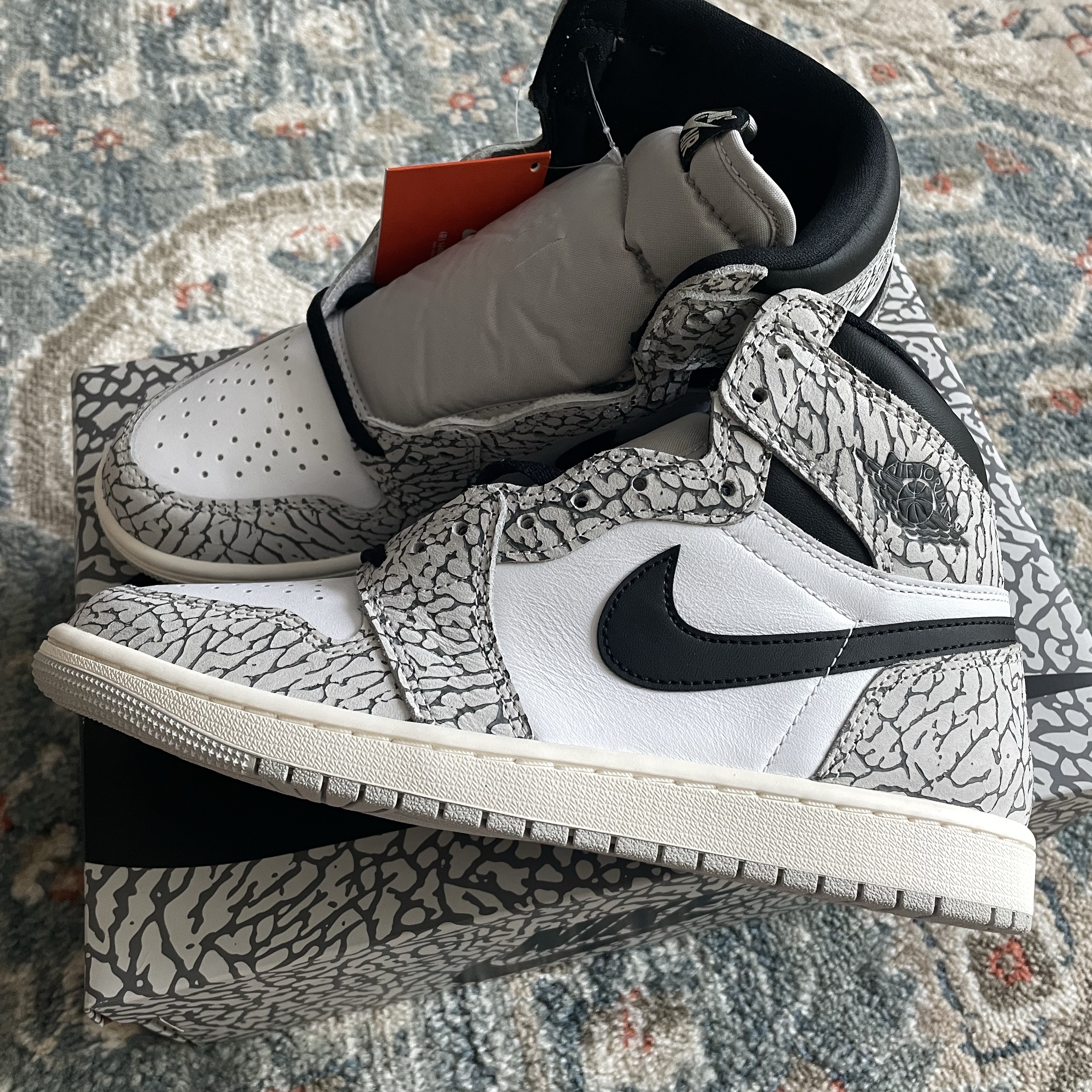 Jordan 1 Retro High OG White Cement 착용 스타일 - 5