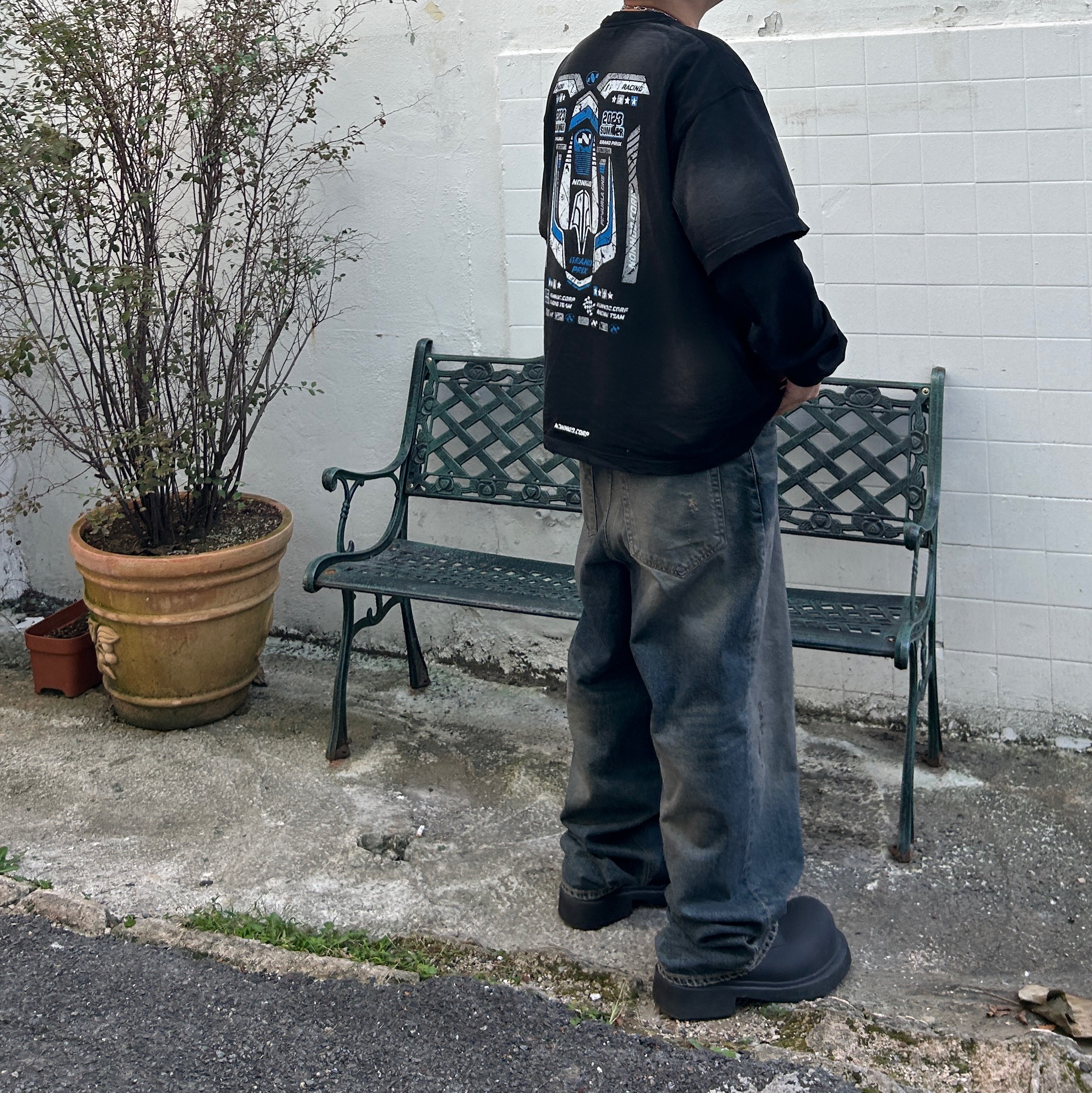 Nonnod Grandprix T-shirt Washed Black, Undermycar Iek Hand Brush Washed Wide Jeans Corrosion Blue - 23FW 착용 스타일 - 1