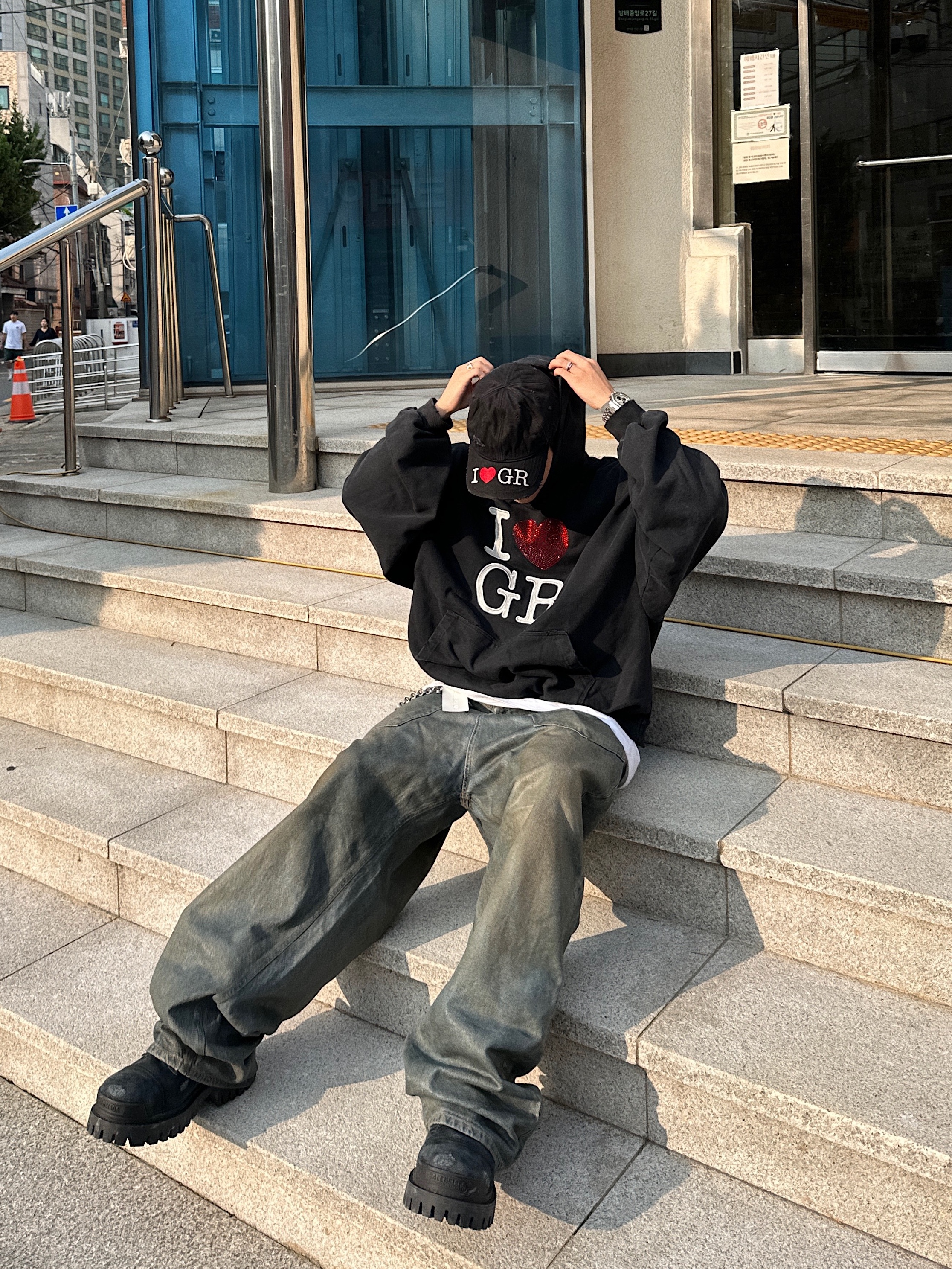 Project G/R I Love GR Hoodie Black - Haus of GR Exclusive, Project G/R Coated Backward Denim Pants Blue 착용 스타일 - 2