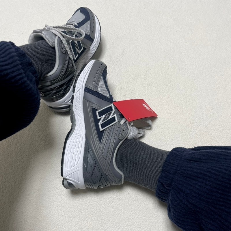 New Balance 1906R Grey 착용 스타일 - 2