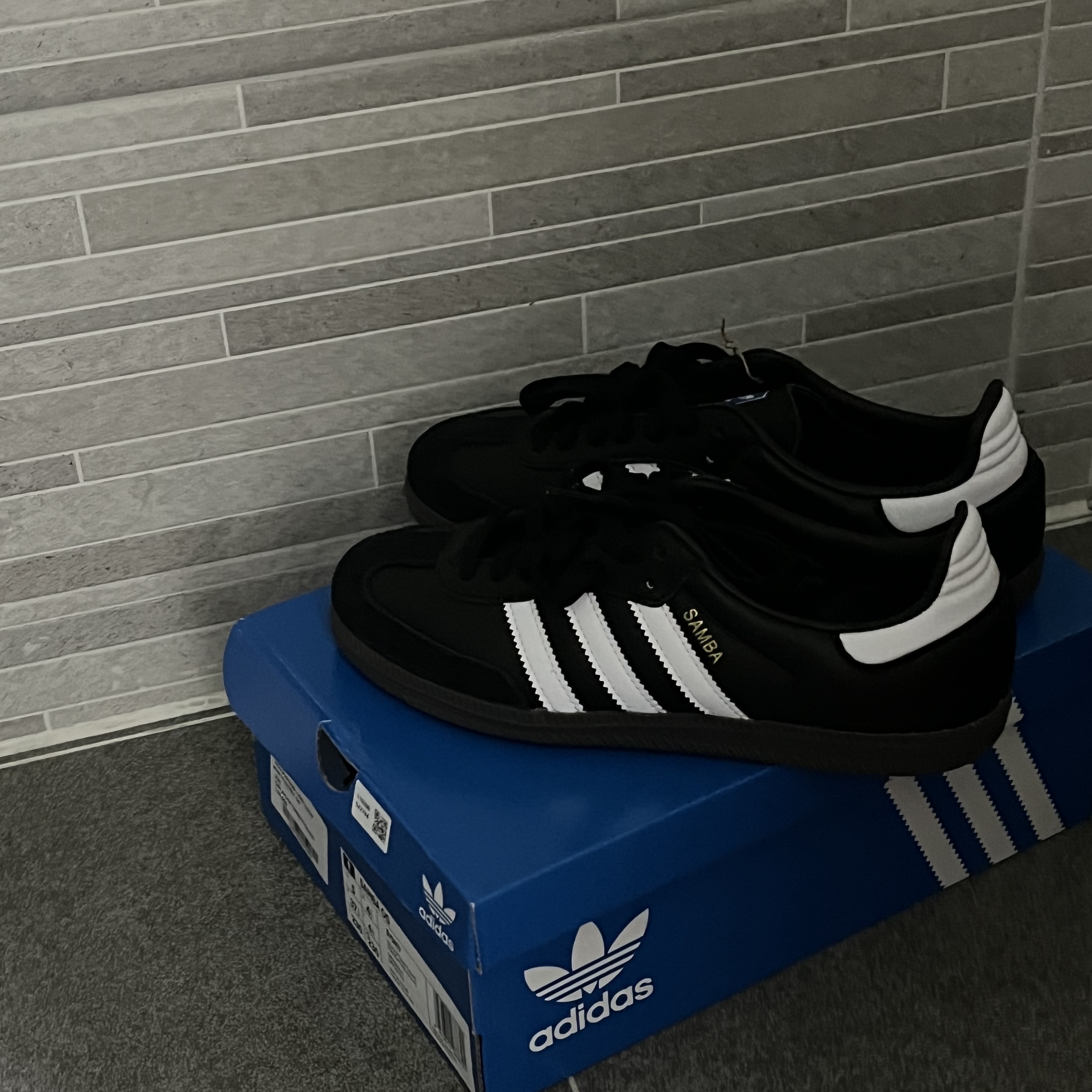 Adidas Samba OG Black White Gum 착용 스타일