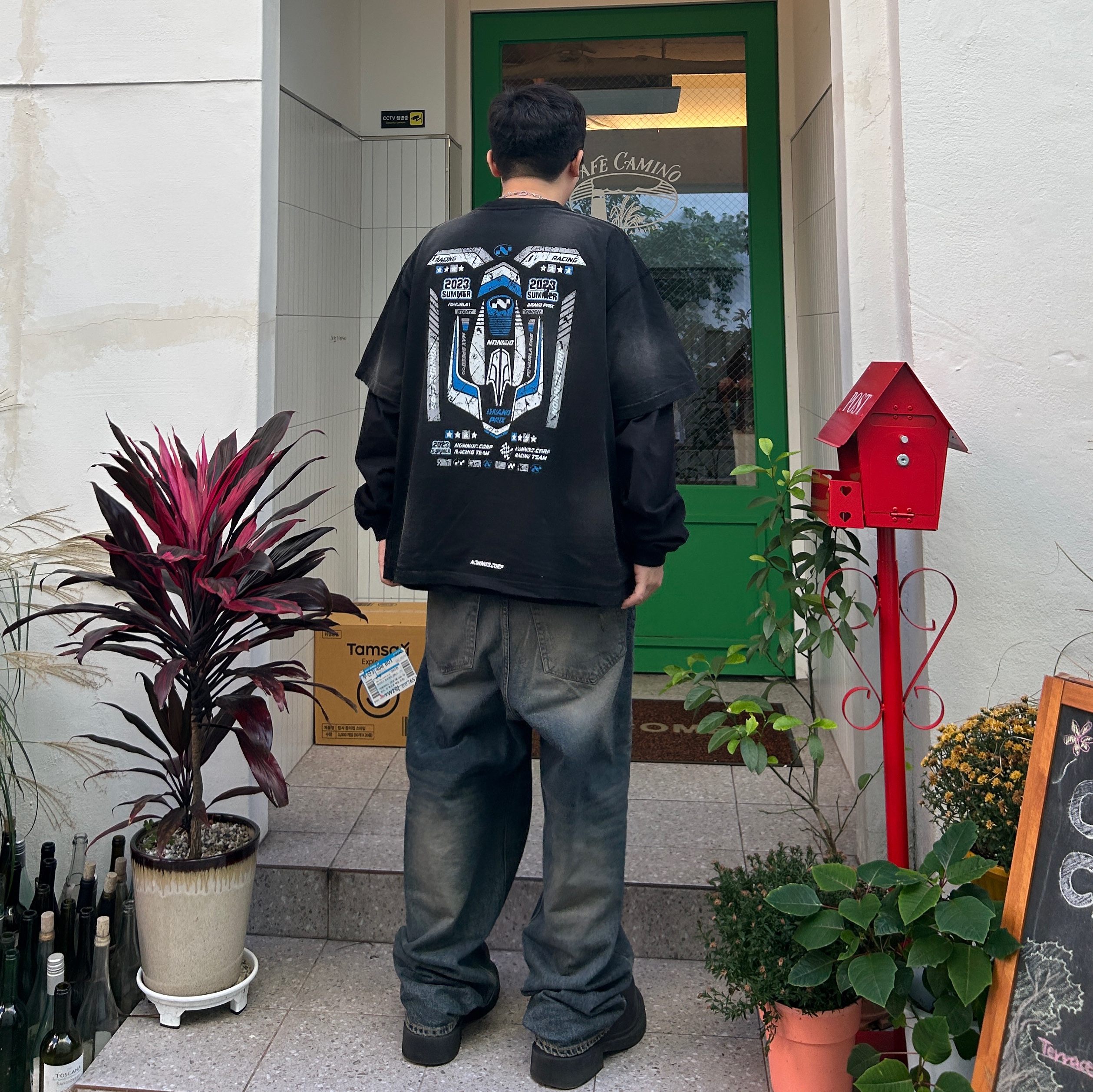 Nonnod Grandprix T-shirt Washed Black, Undermycar Iek Hand Brush Washed Wide Jeans Corrosion Blue - 23FW 착용 스타일 - 3