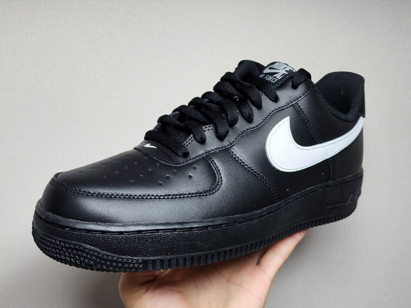 Nike Air Force 1 '07 Black White 착용 스타일