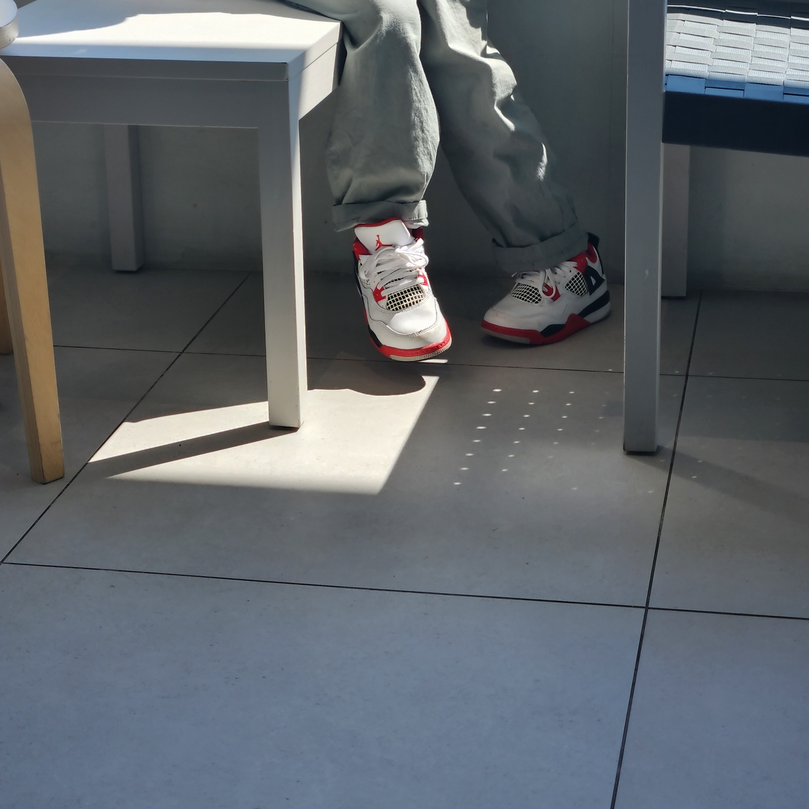 (PS) Jordan 4 Retro OG Fire Red 2020, Jordan 1 Retro Low OG Black Toe 착용 스타일 - 2