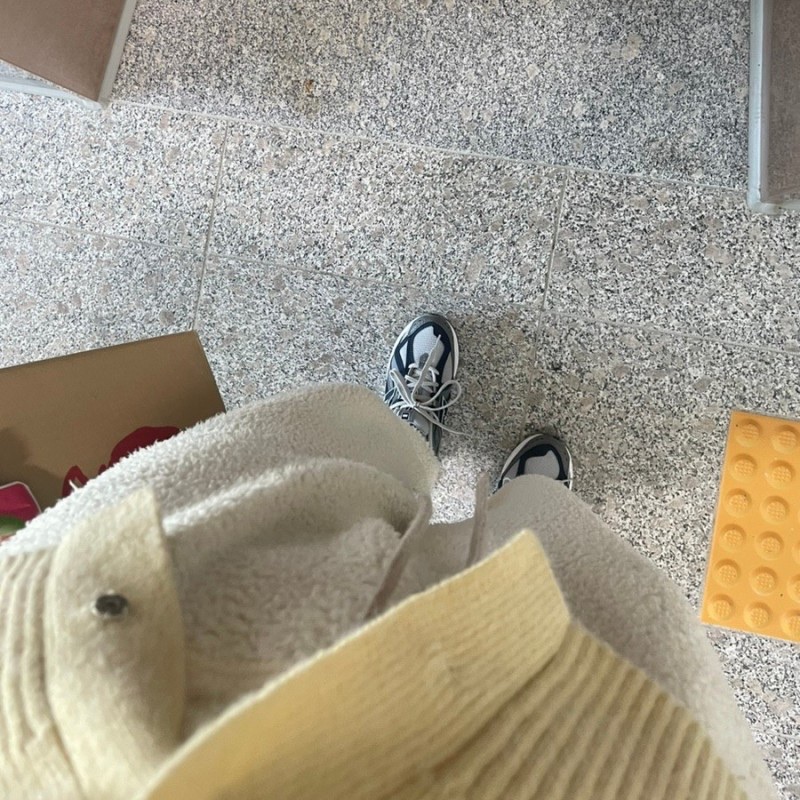 New Balance 1906R Grey 착용 스타일 - 3
