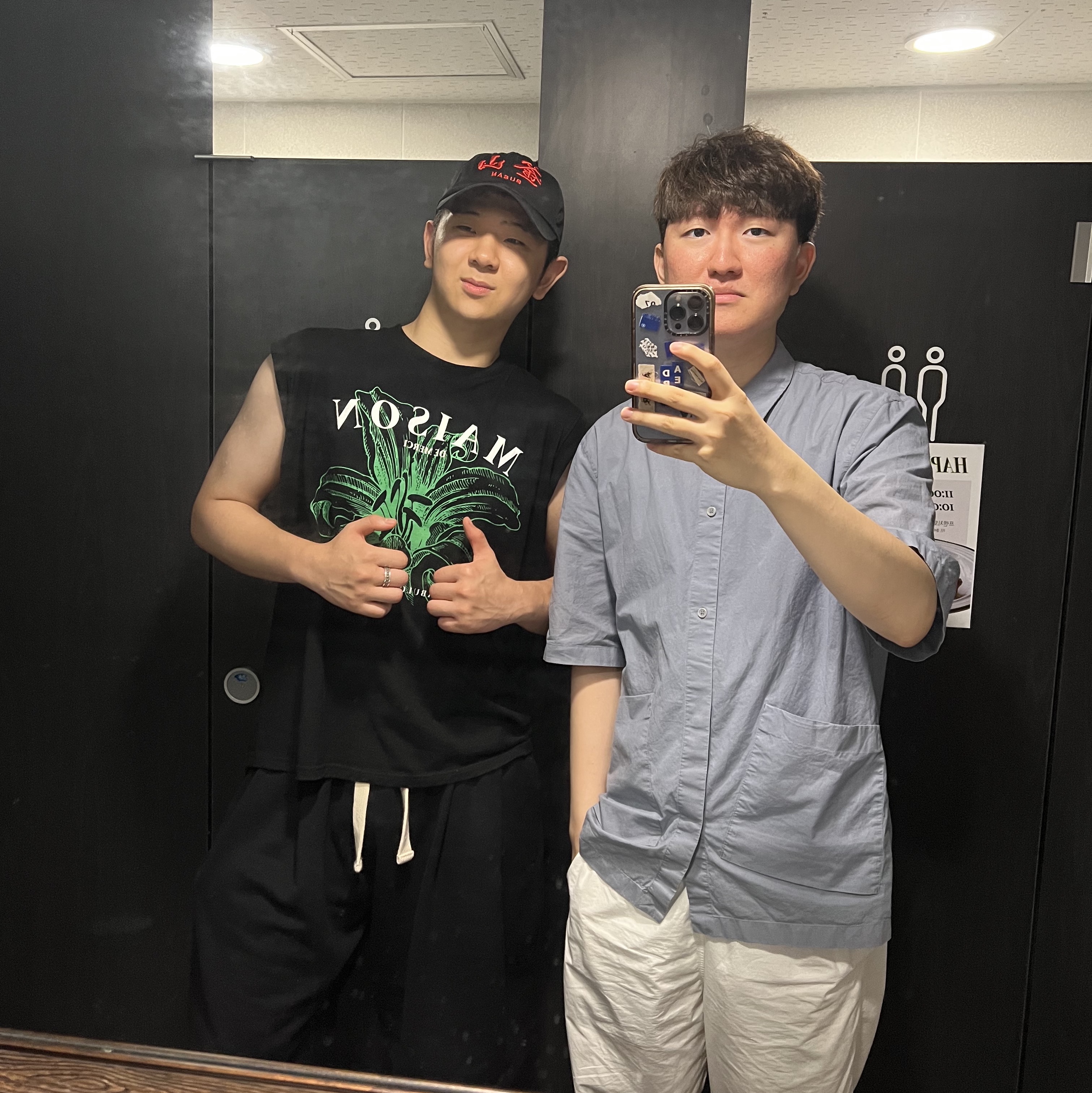 Darkr8m Studio Busan Red Logo Cap, Casetify x Ader Error Ader Sticker iPhone Case 착용 스타일 - 1