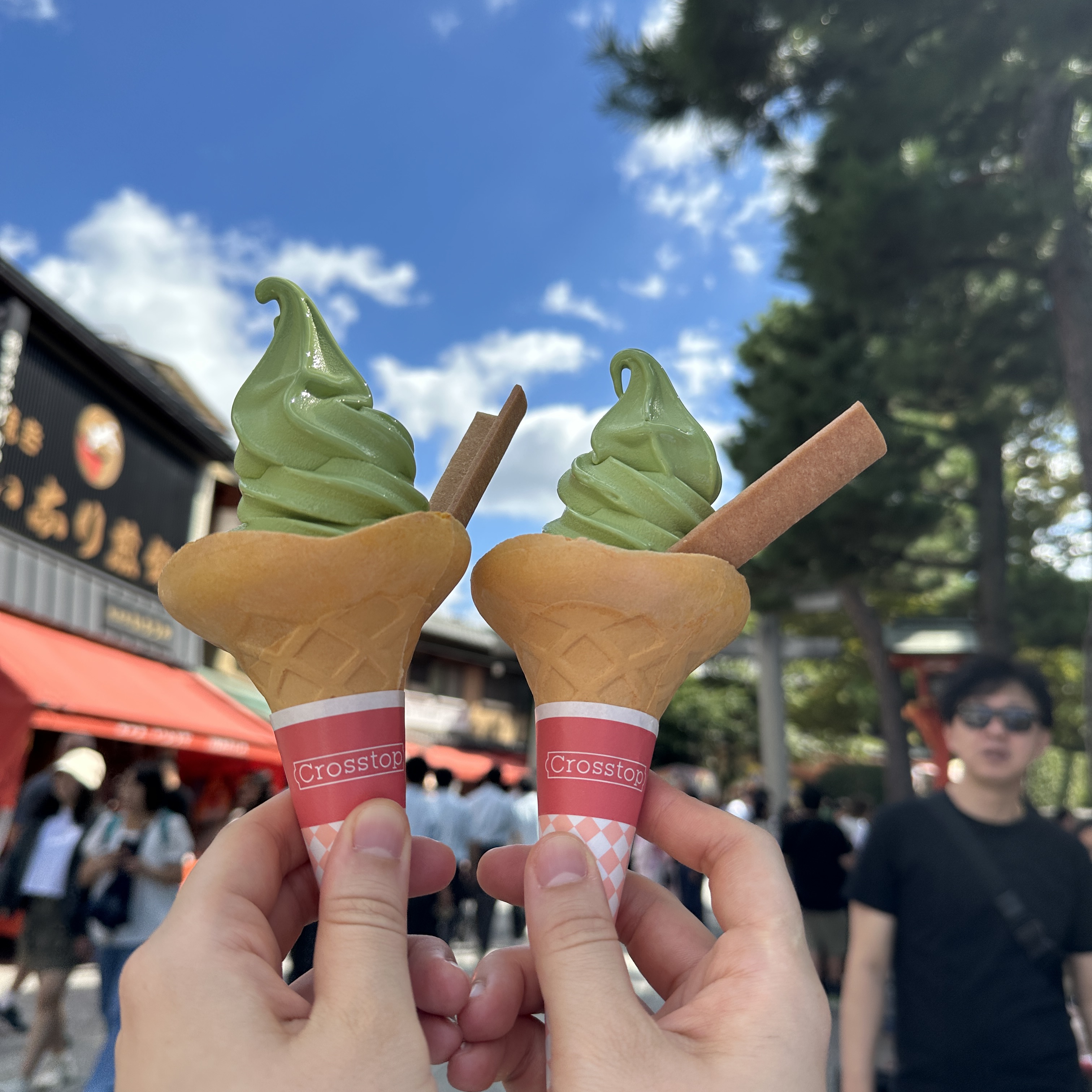 Supreme Shoulder Bag Black - 22FW, Paris Saint-Germain Emblem Print T-Shirt Sakura White 착용 스타일 - 3