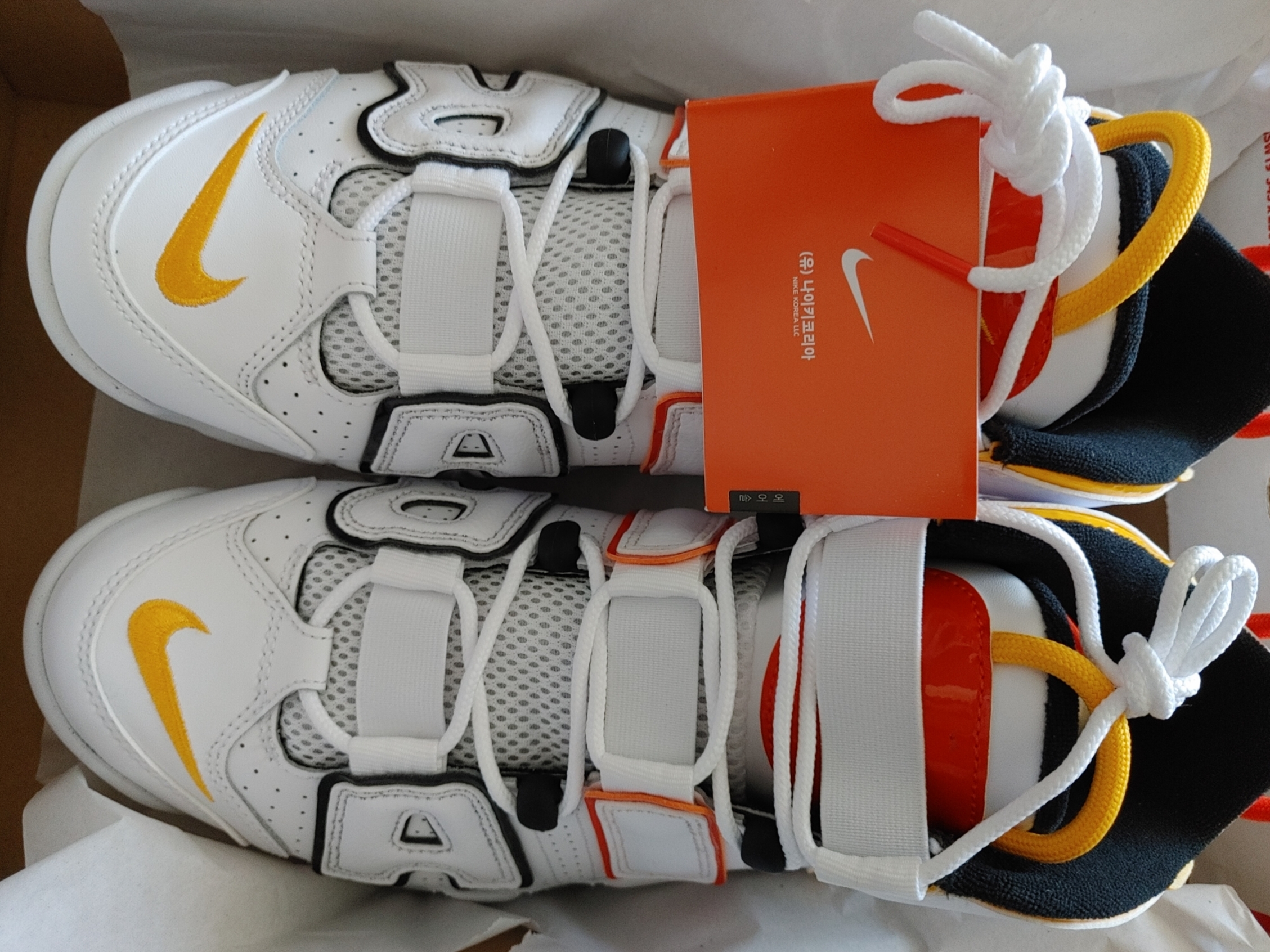 Nike Air More Uptempo Rayguns 착용 스타일