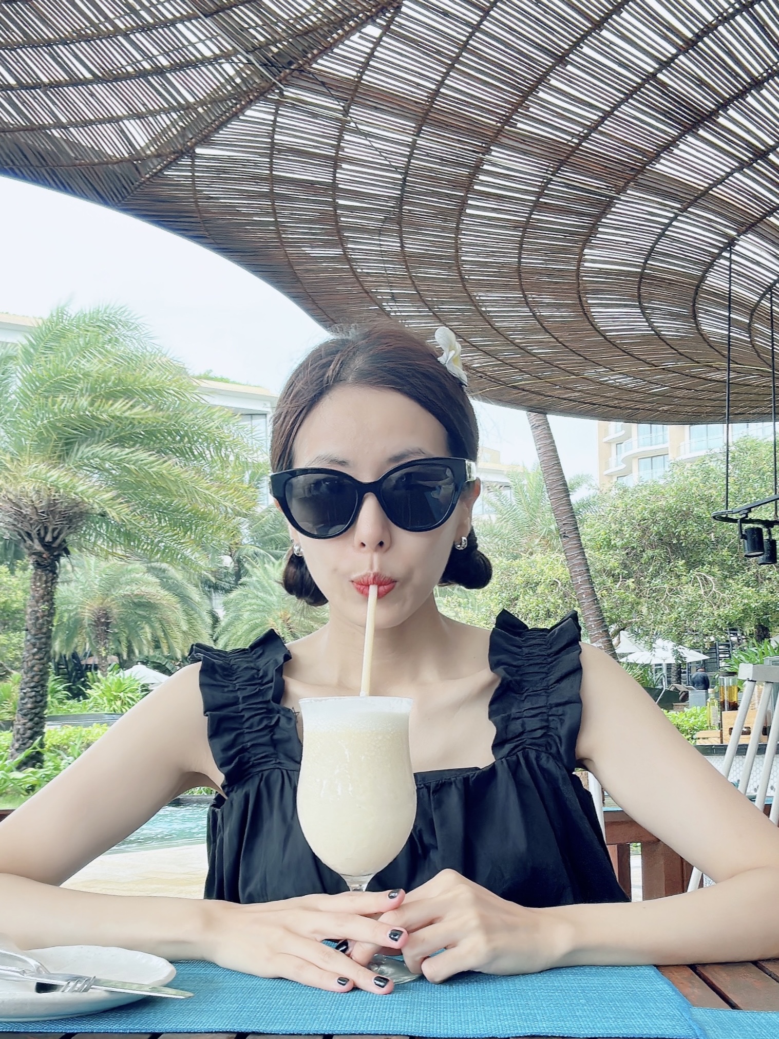 Chanel Butterfly Sunglasses Acetate & Black Frame Grey Lenses Asian Fit 착용 스타일 - 1