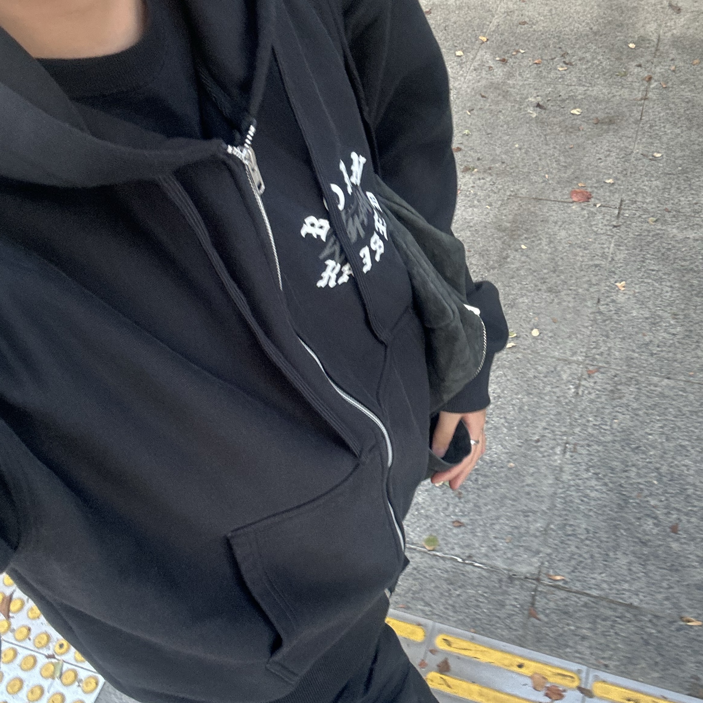 Stussy x Born X Raised Logo Zip Hoodie Black, Stussy Canvas Flight Bag Washed Black 착용 스타일 - 2