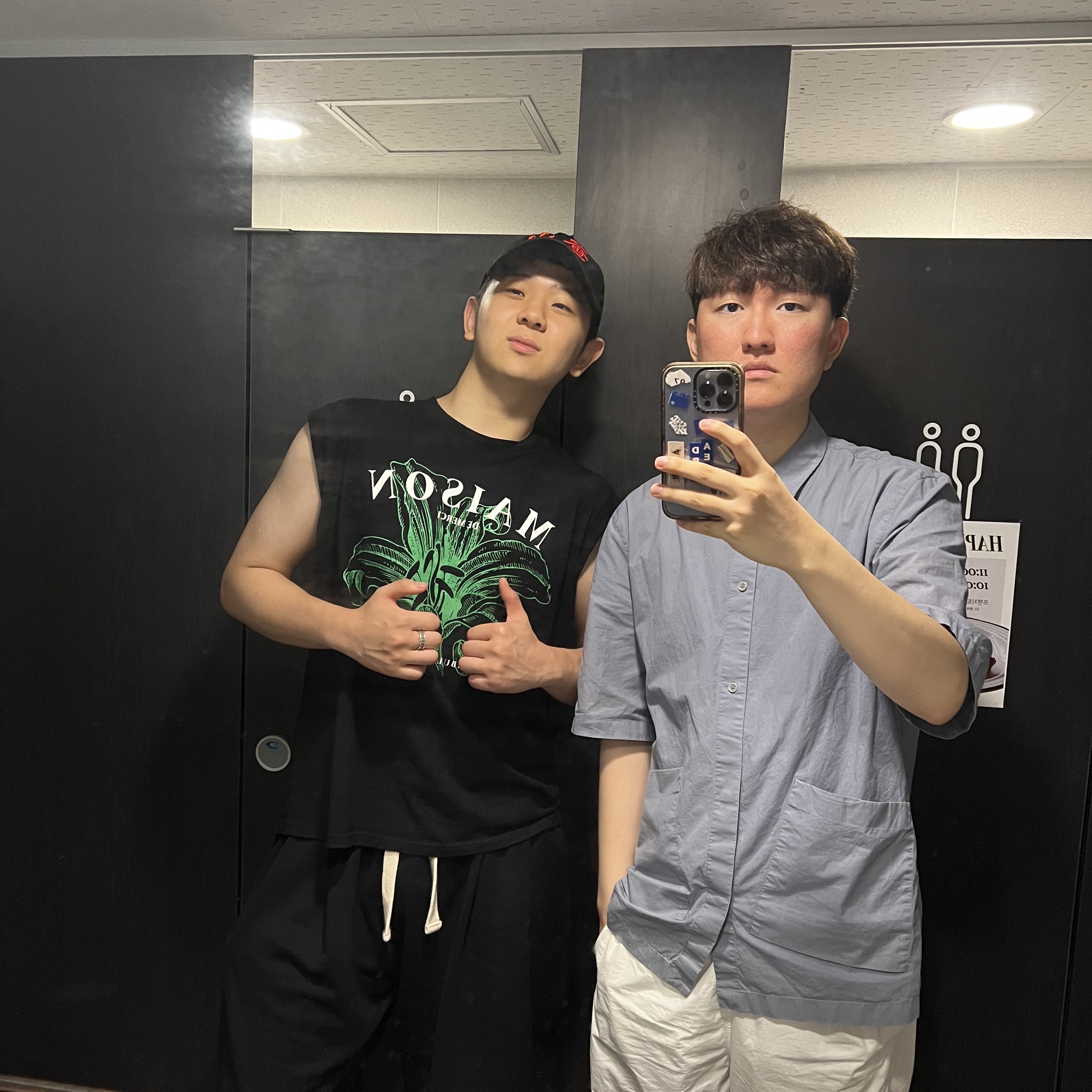 Darkr8m Studio Busan Red Logo Cap, Casetify x Ader Error Ader Sticker iPhone Case 착용 스타일 - 2