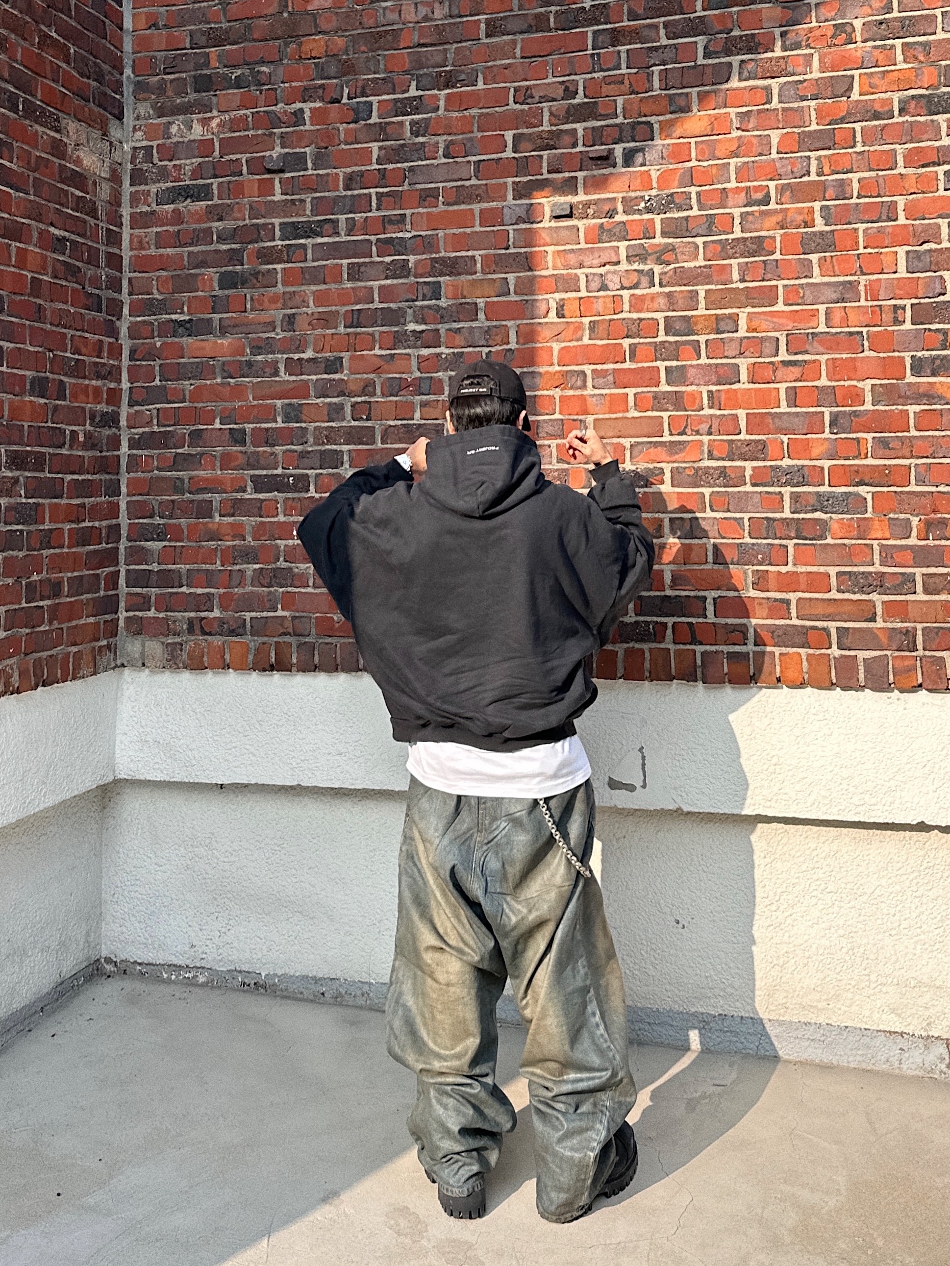 Project G/R I Love GR Hoodie Black - Haus of GR Exclusive, Project G/R Coated Backward Denim Pants Blue 착용 스타일 - 4