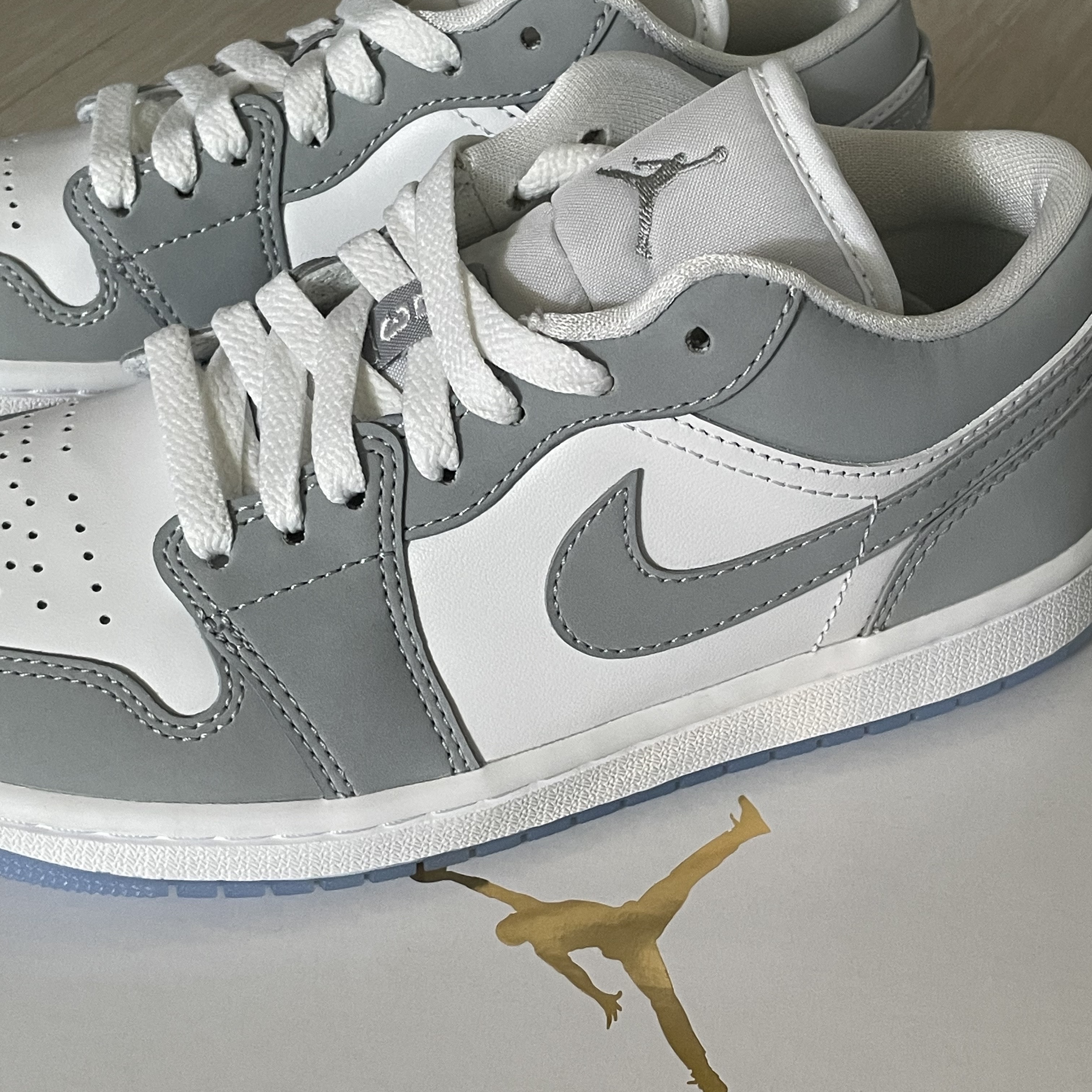 (W) Jordan 1 Low White Wolf Grey 착용 스타일 - 1