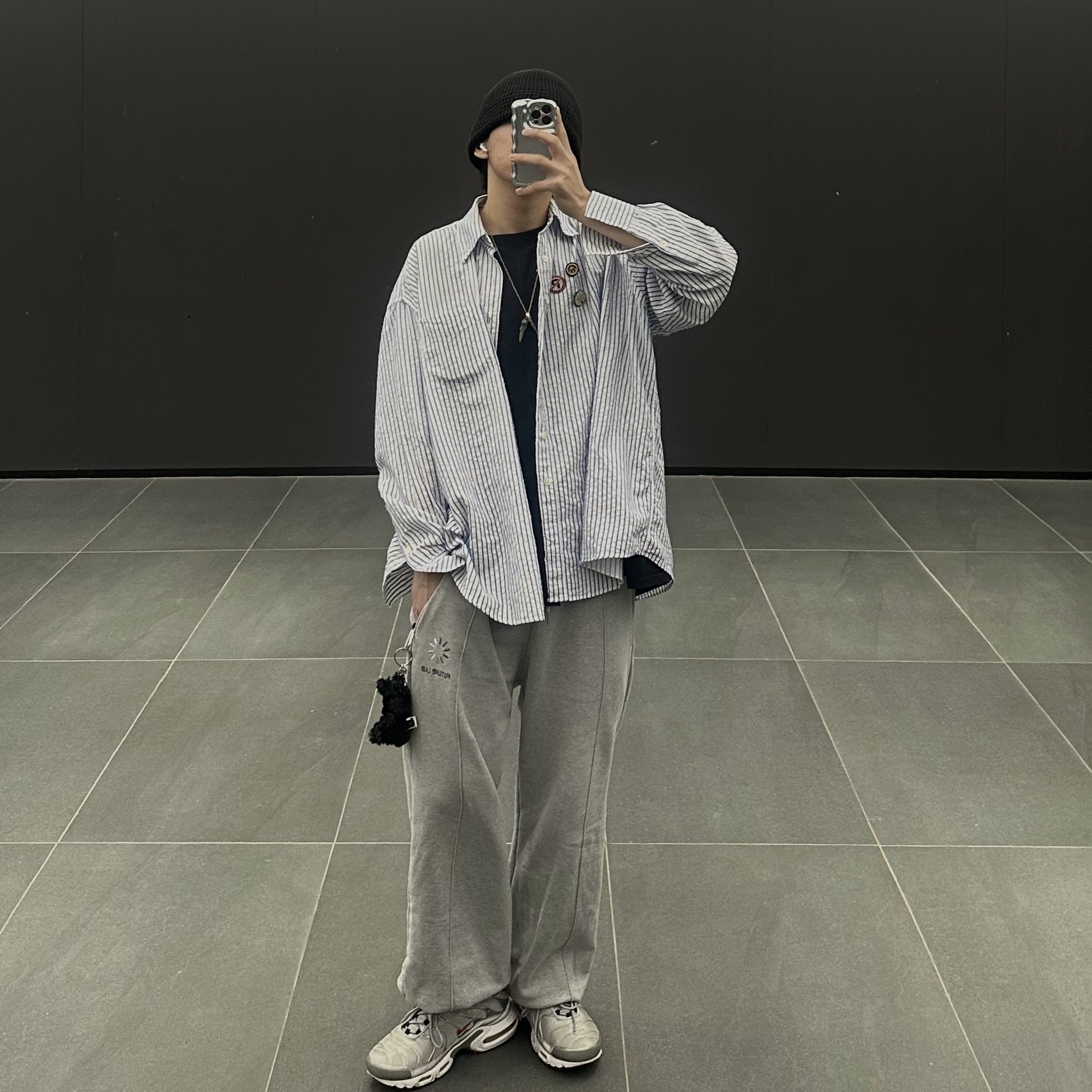 Nike Air Max Plus Silver Bullet, Our Legacy Borrowed BD Shirt White Blue Crinkled Stripe 착용 스타일