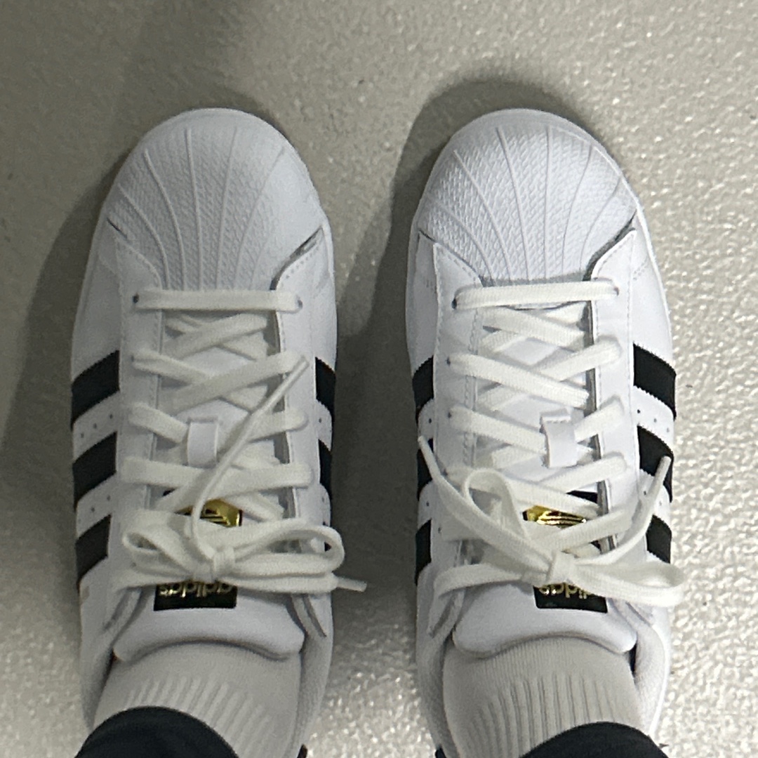 Adidas Superstar White Black 착용 스타일