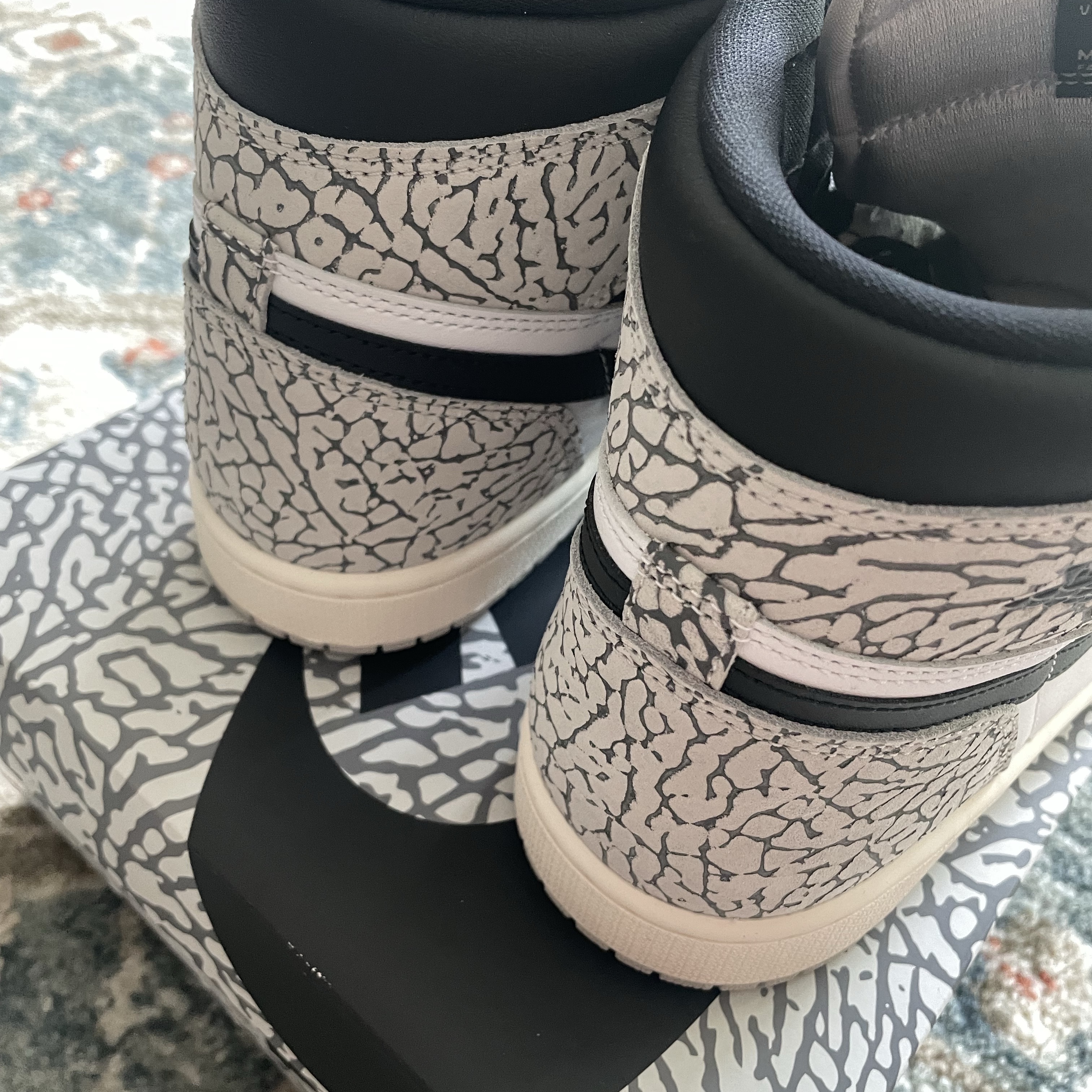 Jordan 1 Retro High OG White Cement 착용 스타일 - 4