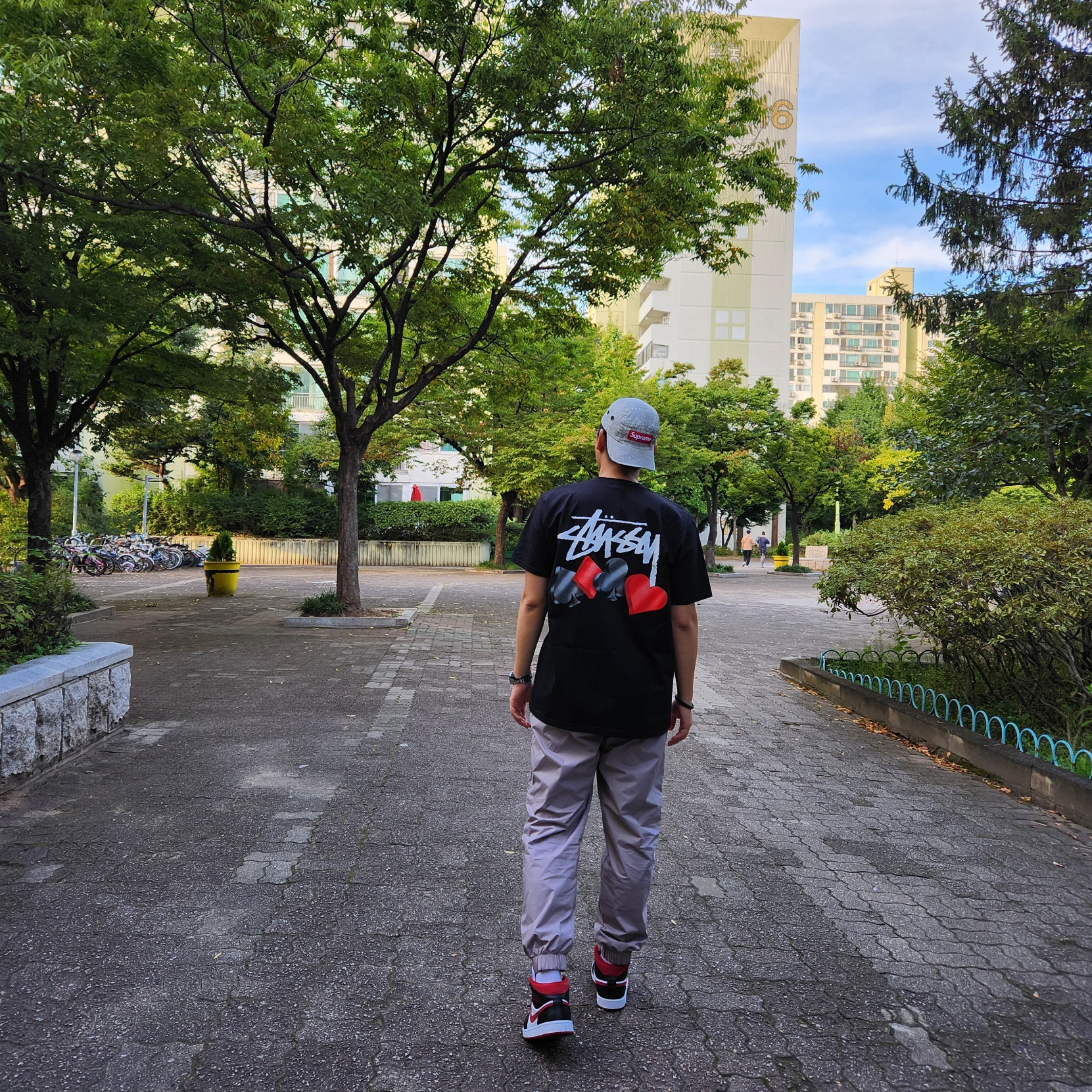 Stussy Suits T-Shirt Black, Supreme Distressed Ripstop Camp Cap Stone - 23FW 착용 스타일