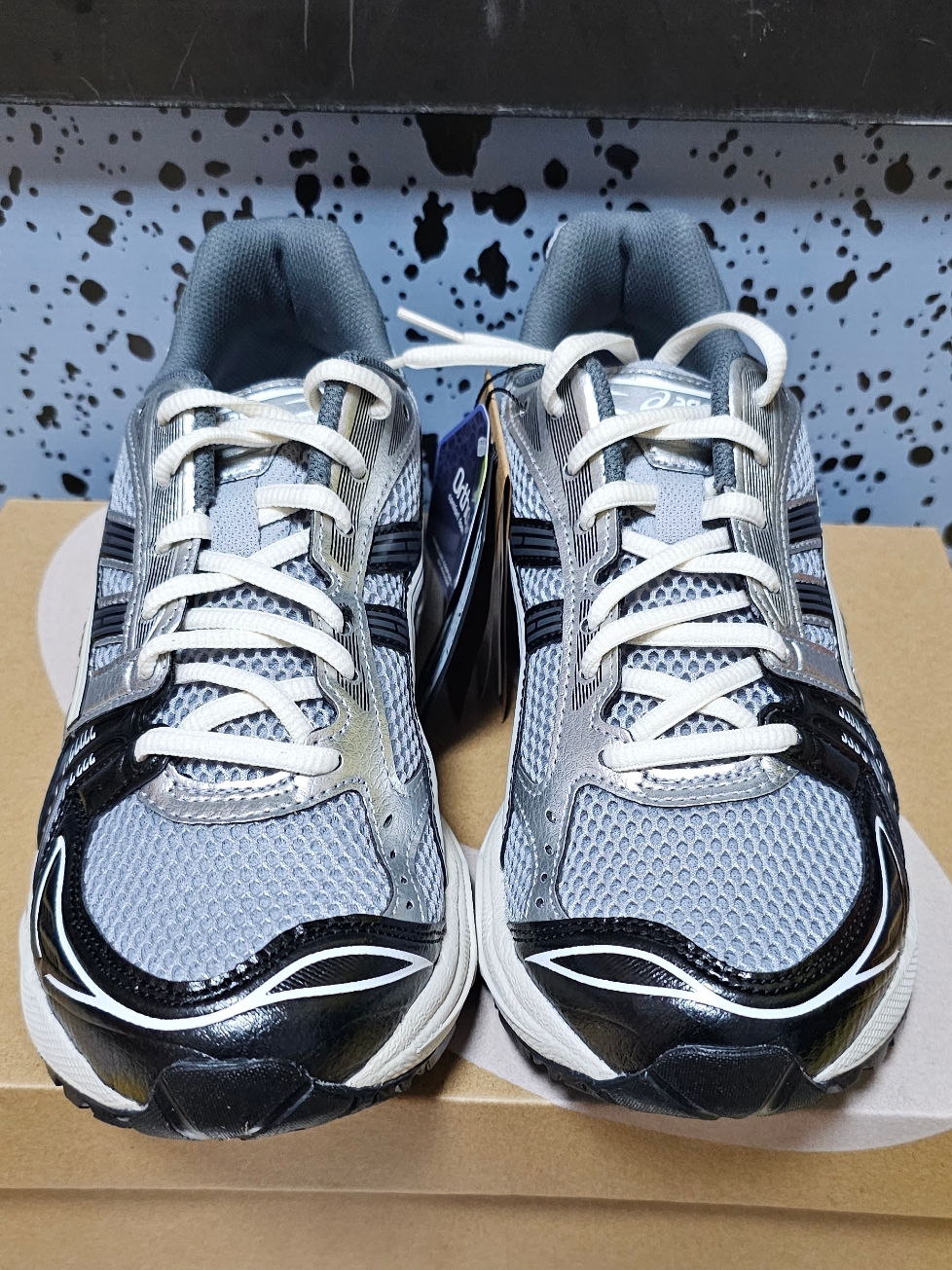 Asics Gel-Kayano 14 Black Glacier Grey 착용 스타일 - 1