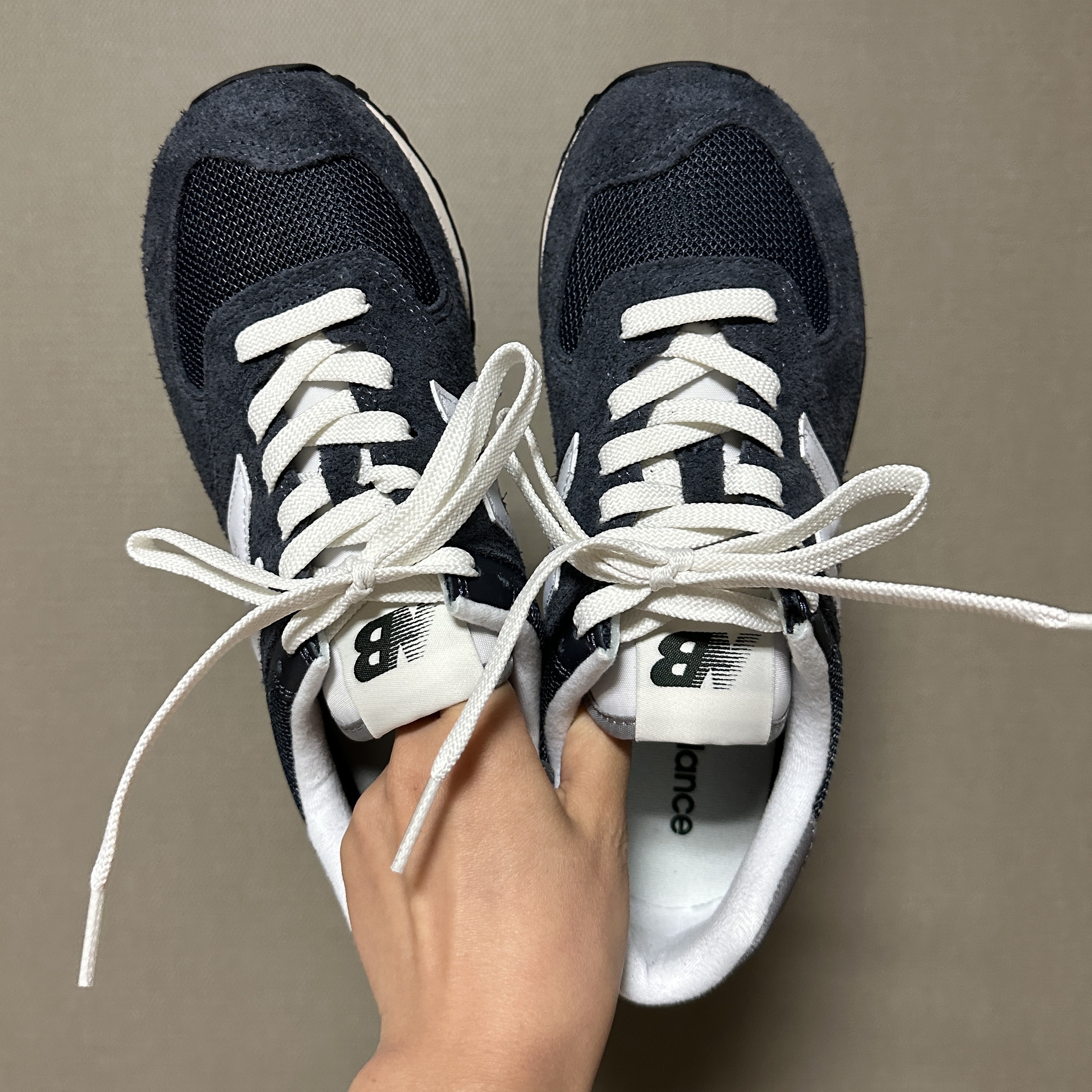 New Balance 574 Heritage Navy 착용 스타일 - 2