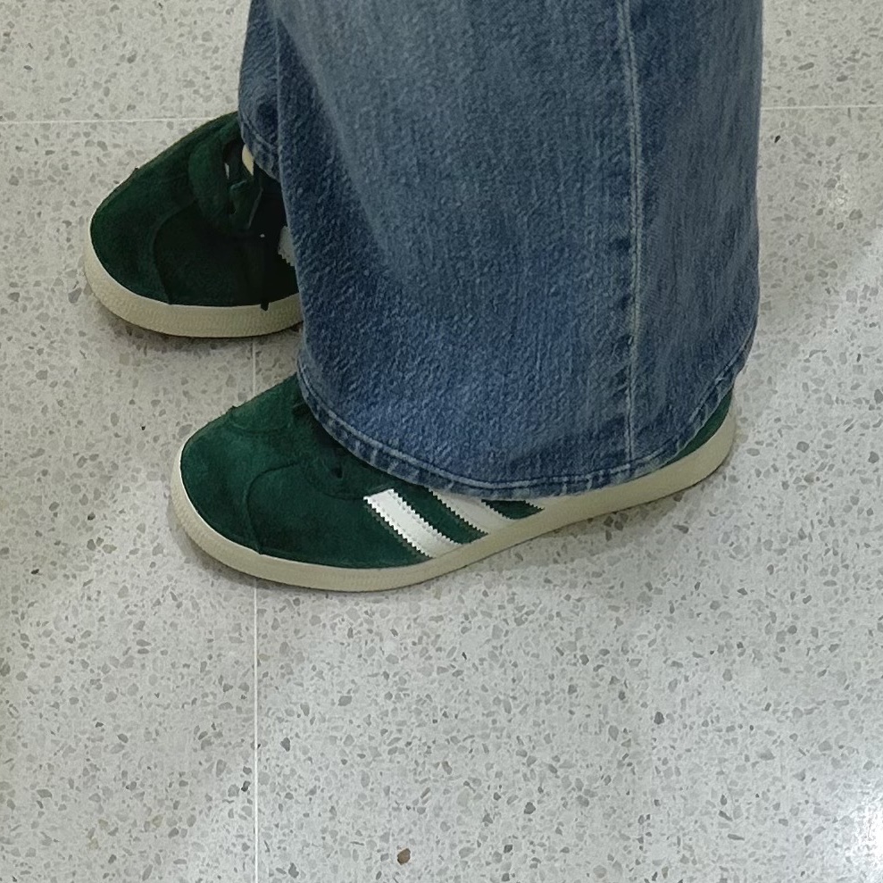 Adidas Gazelle Dark Green Cream White, (W) Alexander McQueen Tread Slick Boot Black 착용 스타일 - 2